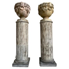 Paar Säulen mit Vasen, Frankreich, frühes 20. Jahrhundert