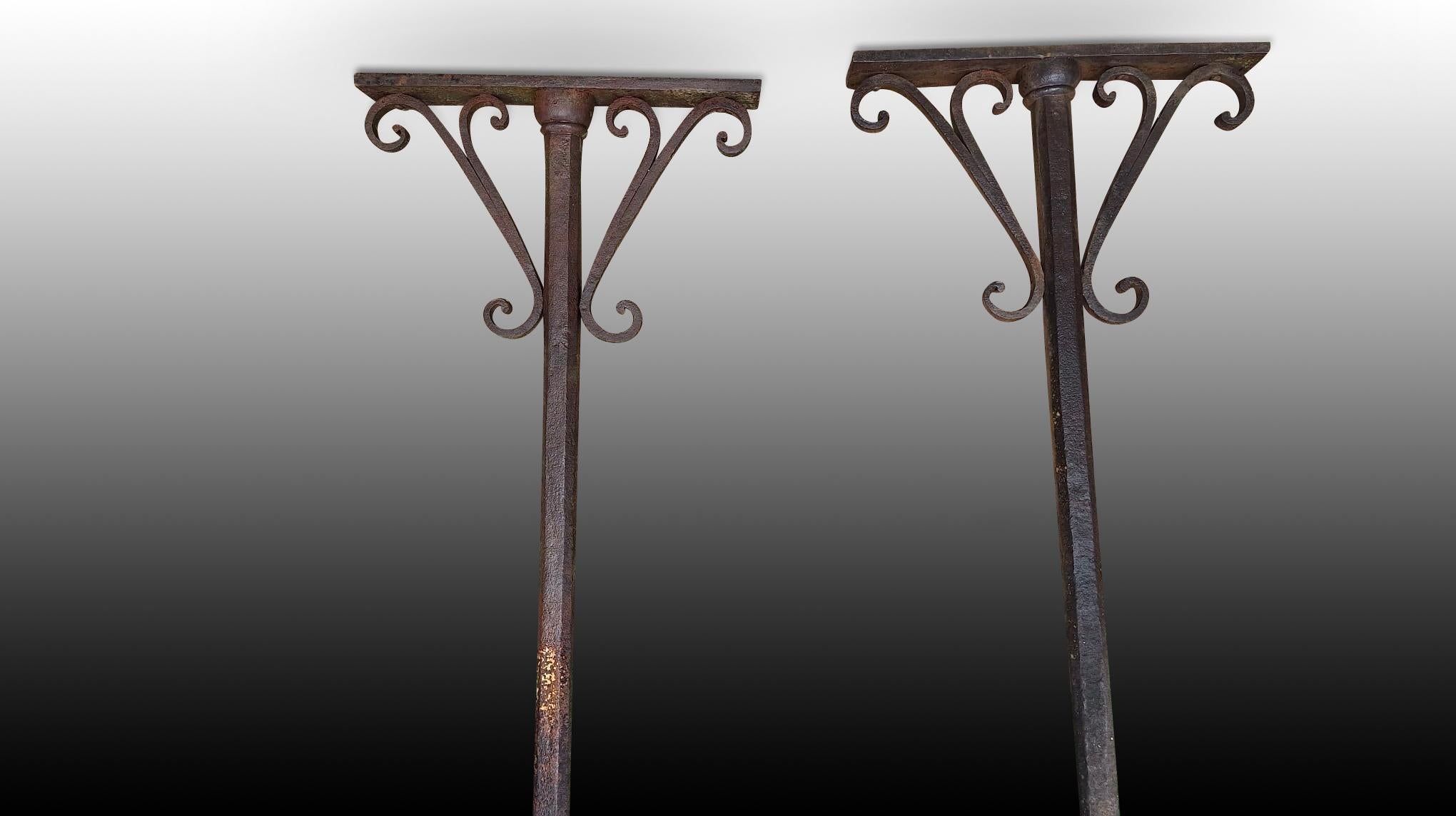Baroque Pair of columns. Wrought iron. Possibly Spanish school, 17th century. For Sale