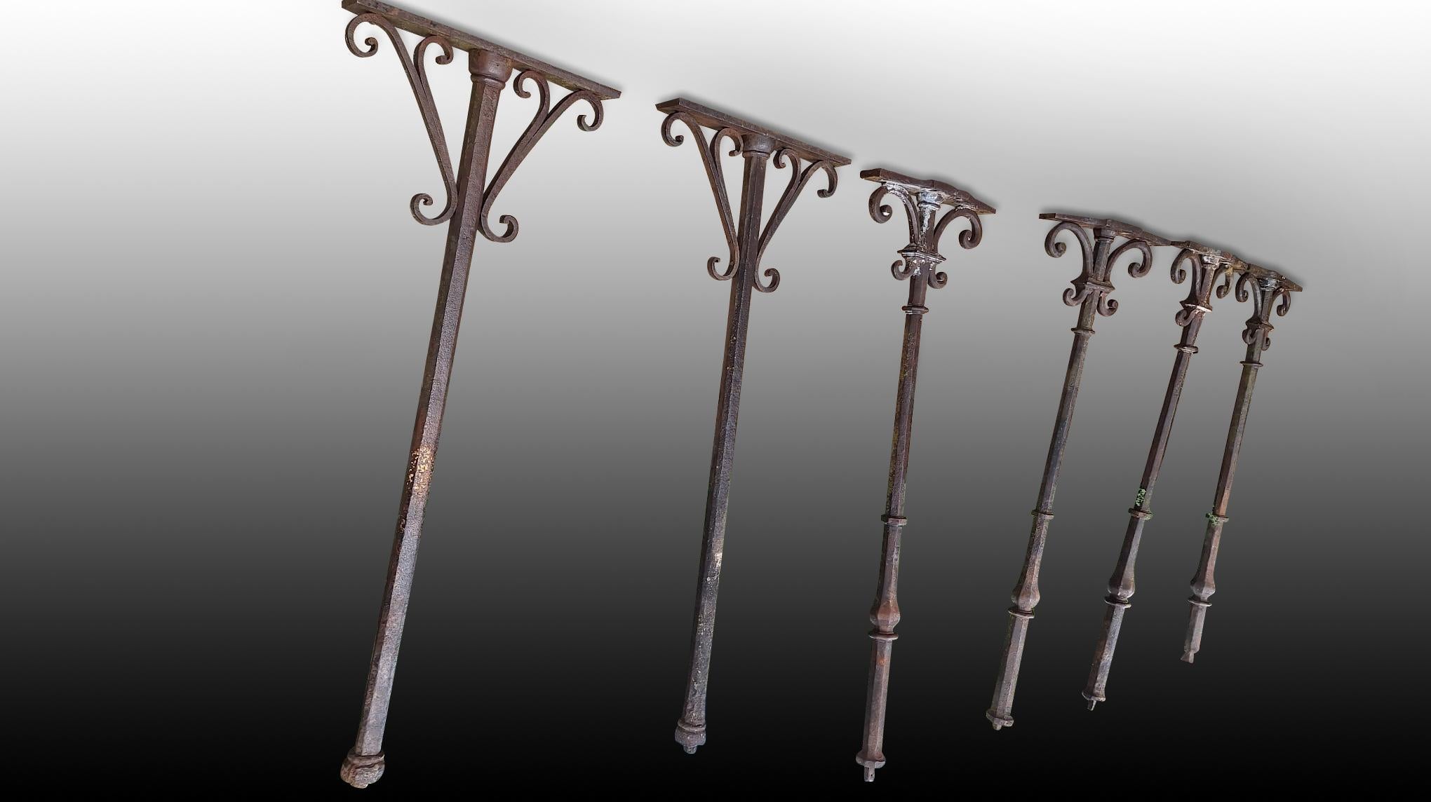 European Pair of columns. Wrought iron. Possibly Spanish school, 17th century. For Sale