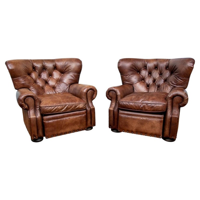 Paire de fauteuils inclinables en cuir marron, confortables et de grande  taille En vente sur 1stDibs
