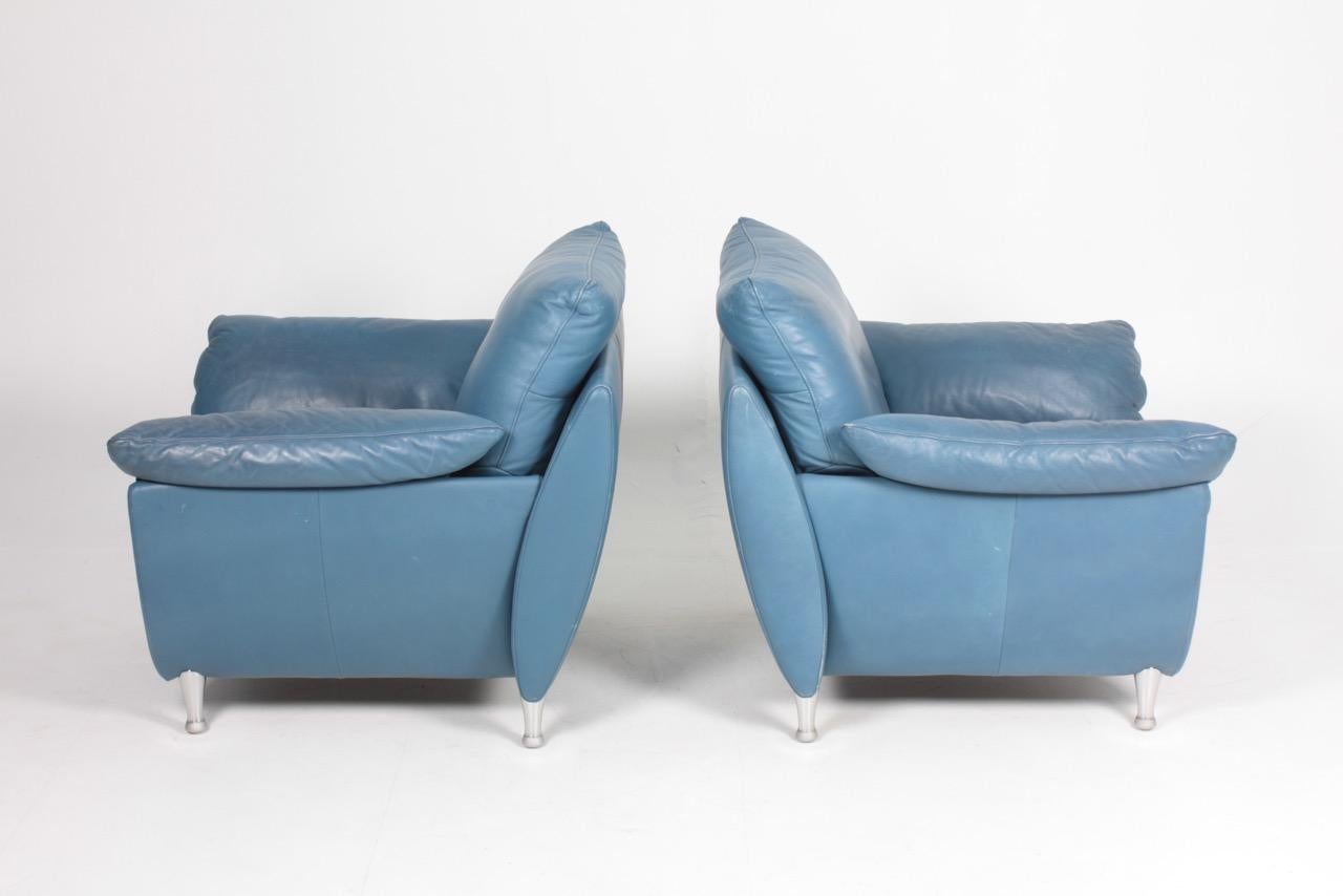 Mid-Century Modern Pair of Comfortable Modern Design Lounge Chairs in Blue Leather by Rolf Benz
