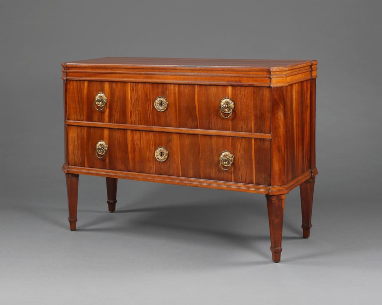 Pair of Commode Chests of Drawers For Sale at 1stDibs
