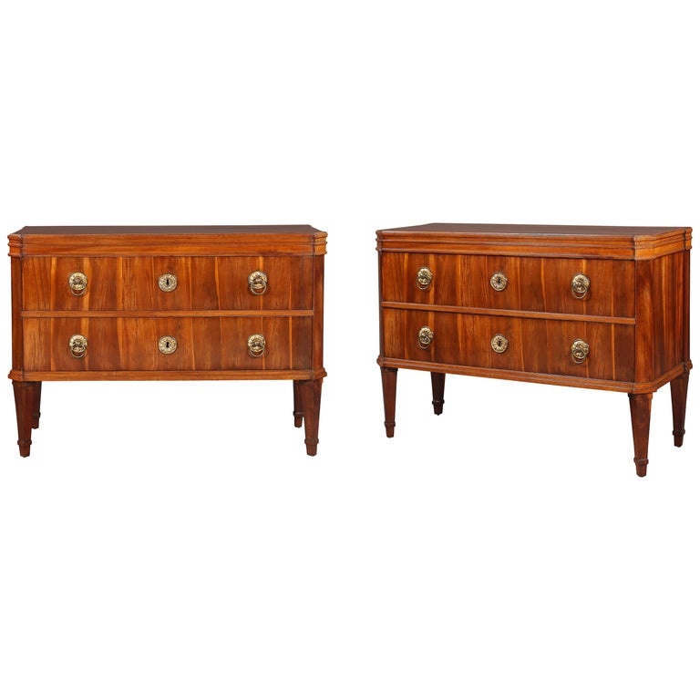 Pair of Commode Chests of Drawers For Sale at 1stDibs