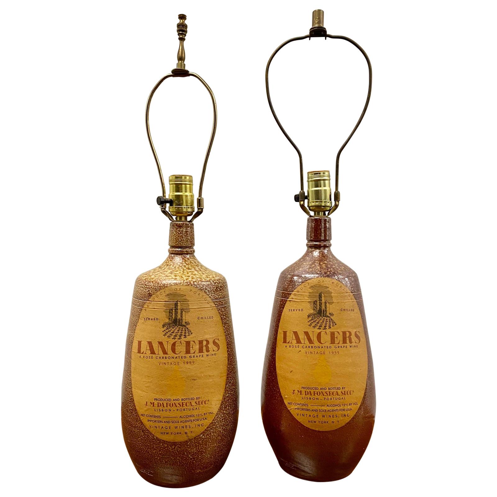 Paire de lampes de table Comparables "Lancers" en grès pour bouteilles de vin, vers 1950