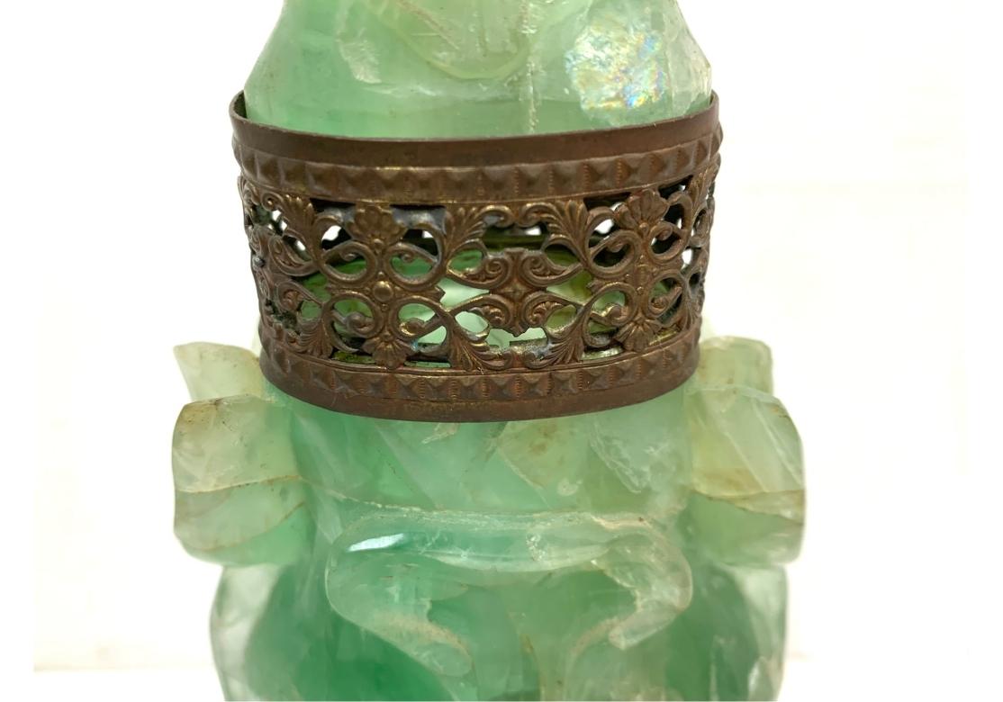 Paire de lampes chinoises anciennes compatibles en quartz vert sculpté à la main en vente 2