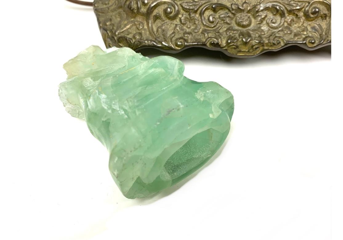 Paire de lampes chinoises anciennes compatibles en quartz vert sculpté à la main en vente 3