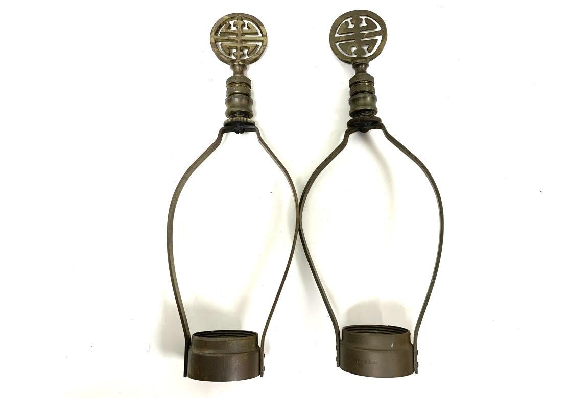 Paire de lampes chinoises anciennes compatibles en quartz vert sculpté à la main en vente 5