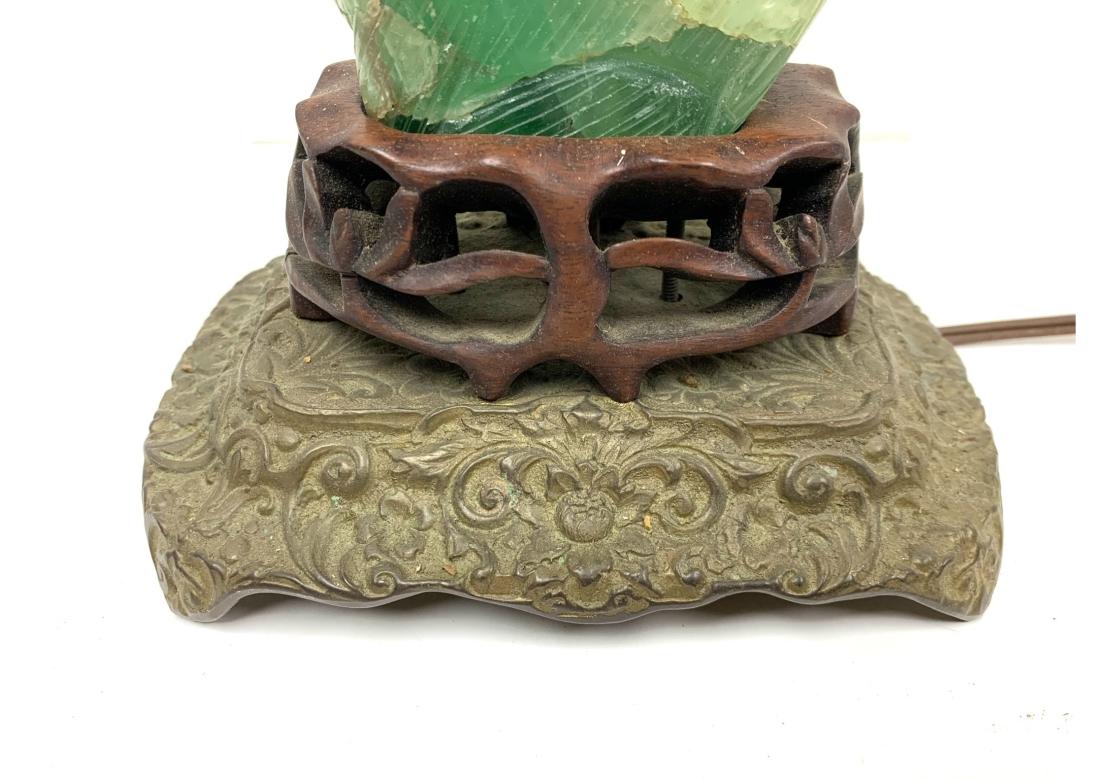 Paire de lampes chinoises anciennes compatibles en quartz vert sculpté à la main en vente 6