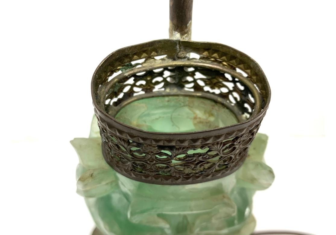 Paire de lampes chinoises anciennes compatibles en quartz vert sculpté à la main en vente 7