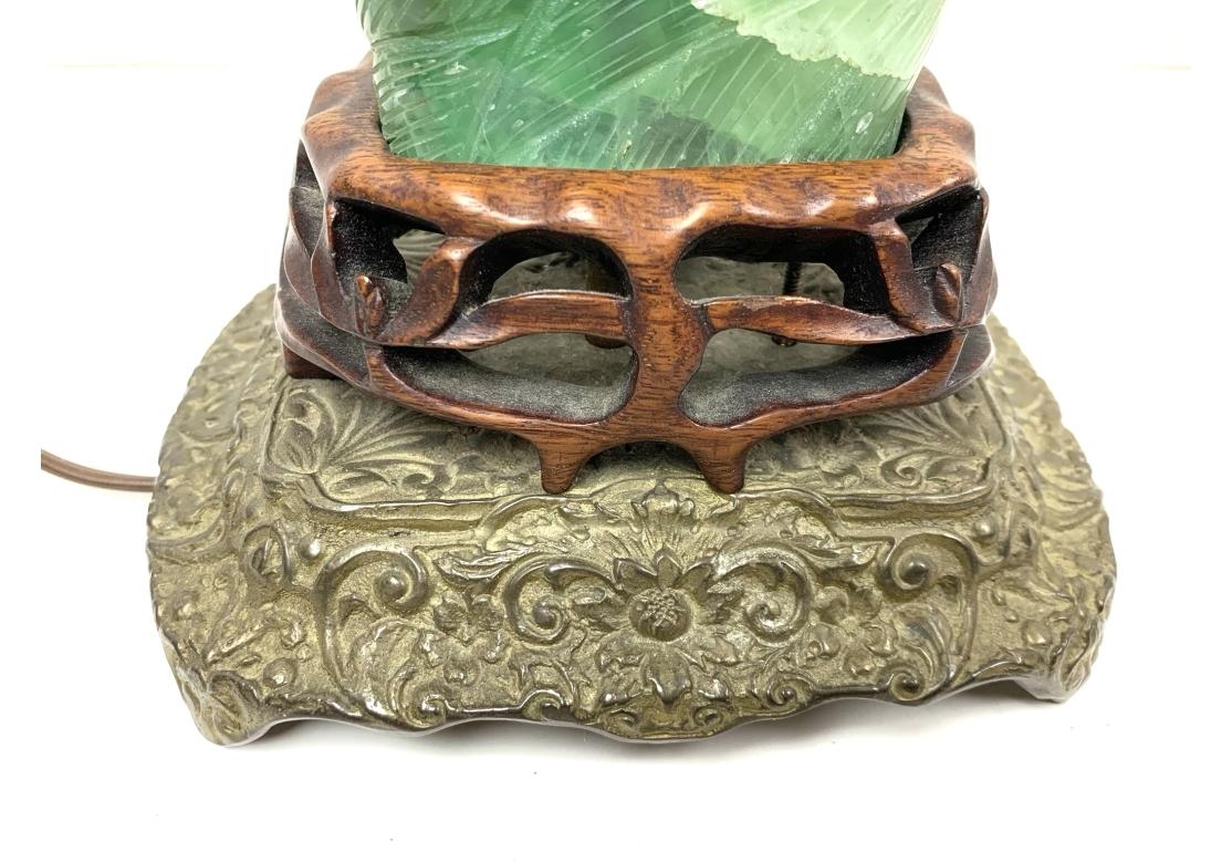 Paire de lampes chinoises anciennes compatibles en quartz vert sculpté à la main en vente 8