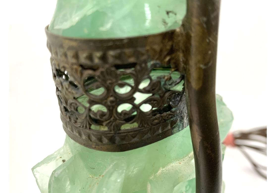 Paire de lampes chinoises anciennes compatibles en quartz vert sculpté à la main en vente 10