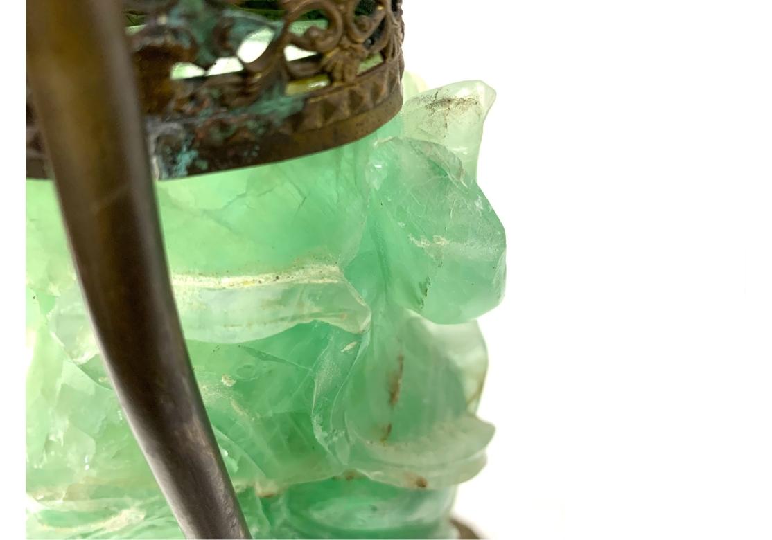 Paire de lampes chinoises anciennes compatibles en quartz vert sculpté à la main en vente 11