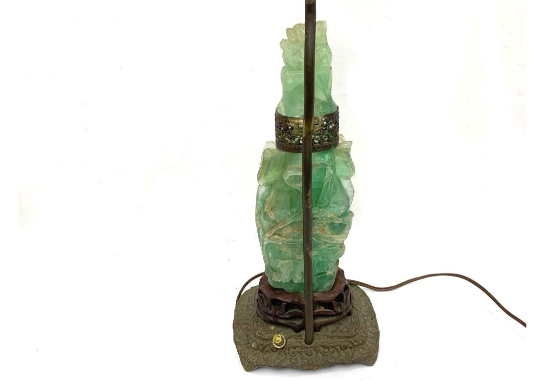 Paire de lampes chinoises anciennes compatibles en quartz vert sculpté à la main Abîmé - En vente à Bridgeport, CT