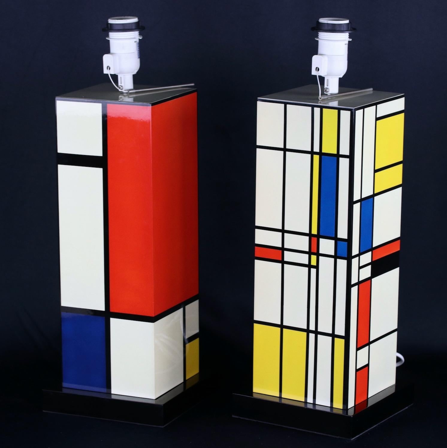 Paar Lampen im Stil von Piet Mondrian aus den 1960er Jahren  (Mitte des 20. Jahrhunderts) im Angebot