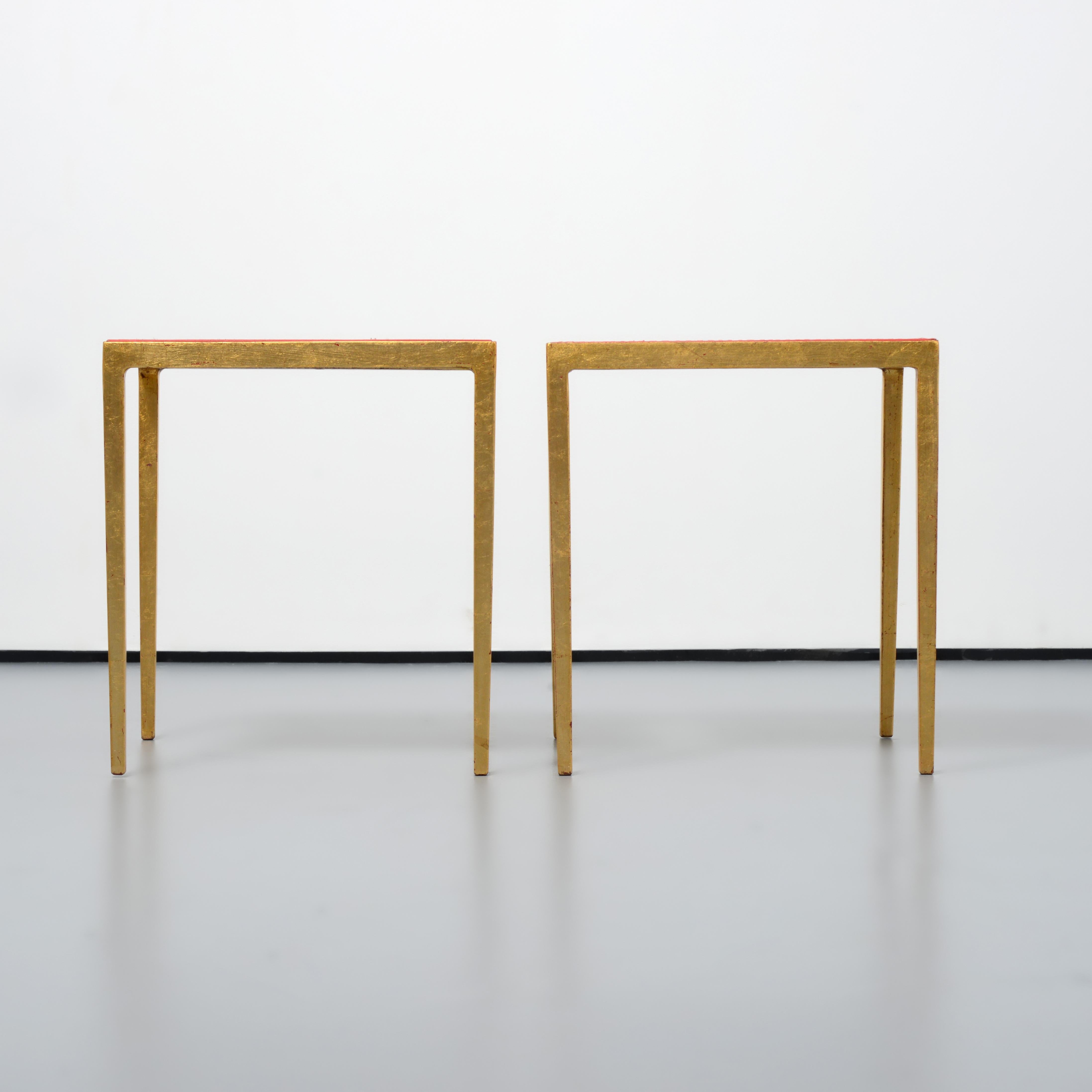 Doré Paire de tables d'appoint Comte, à la manière de Jean Michel Frank en vente
