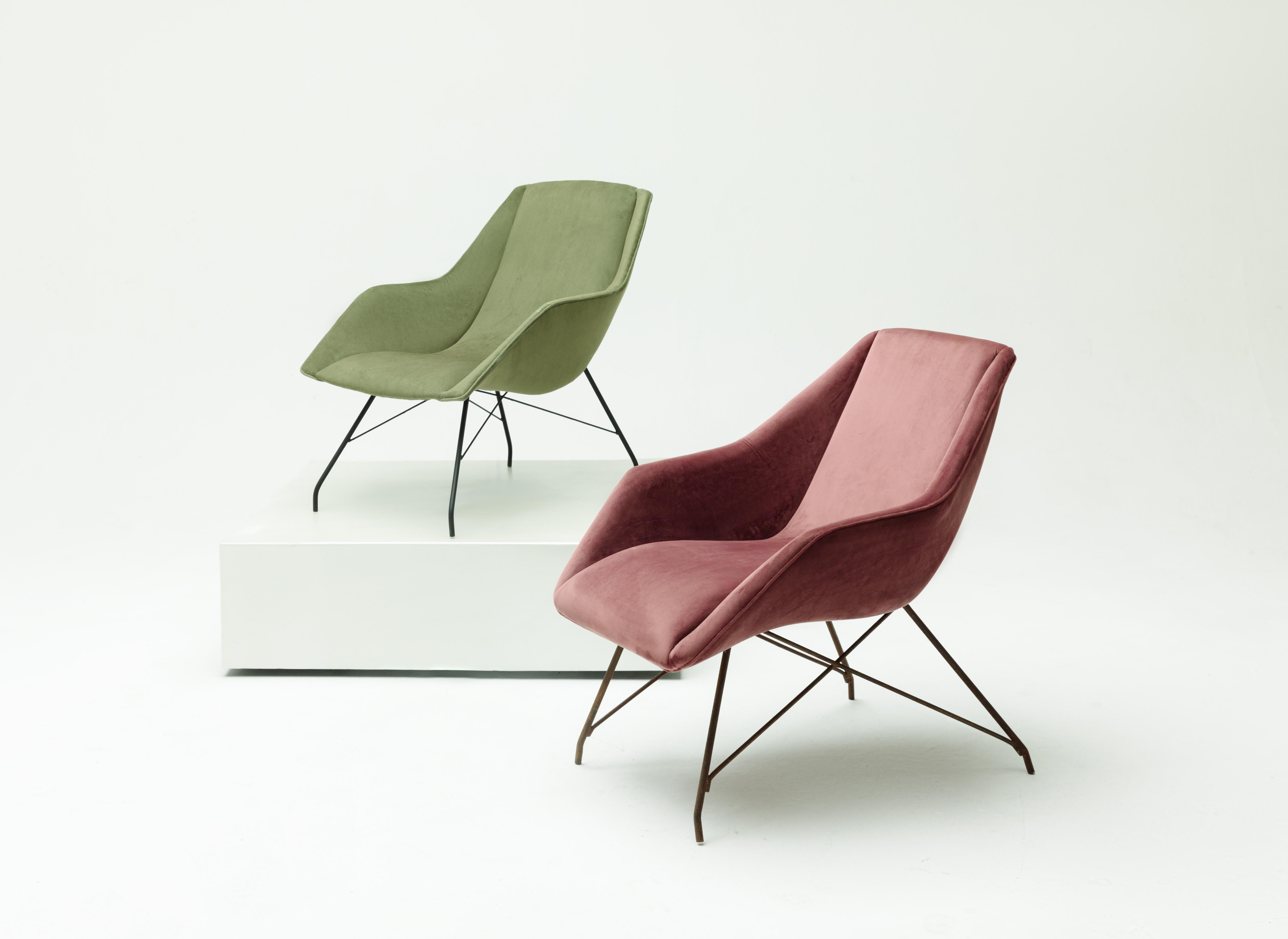 Concha armchair is one of the most iconic pieces designed by Martin Eisler (1913-1977). The armchair was created in 1953 and produced by Móveis Artesanal and then Forma S.A. Móveis e Objetos de Arte. “Galeria Artesanal,” the first showroom that