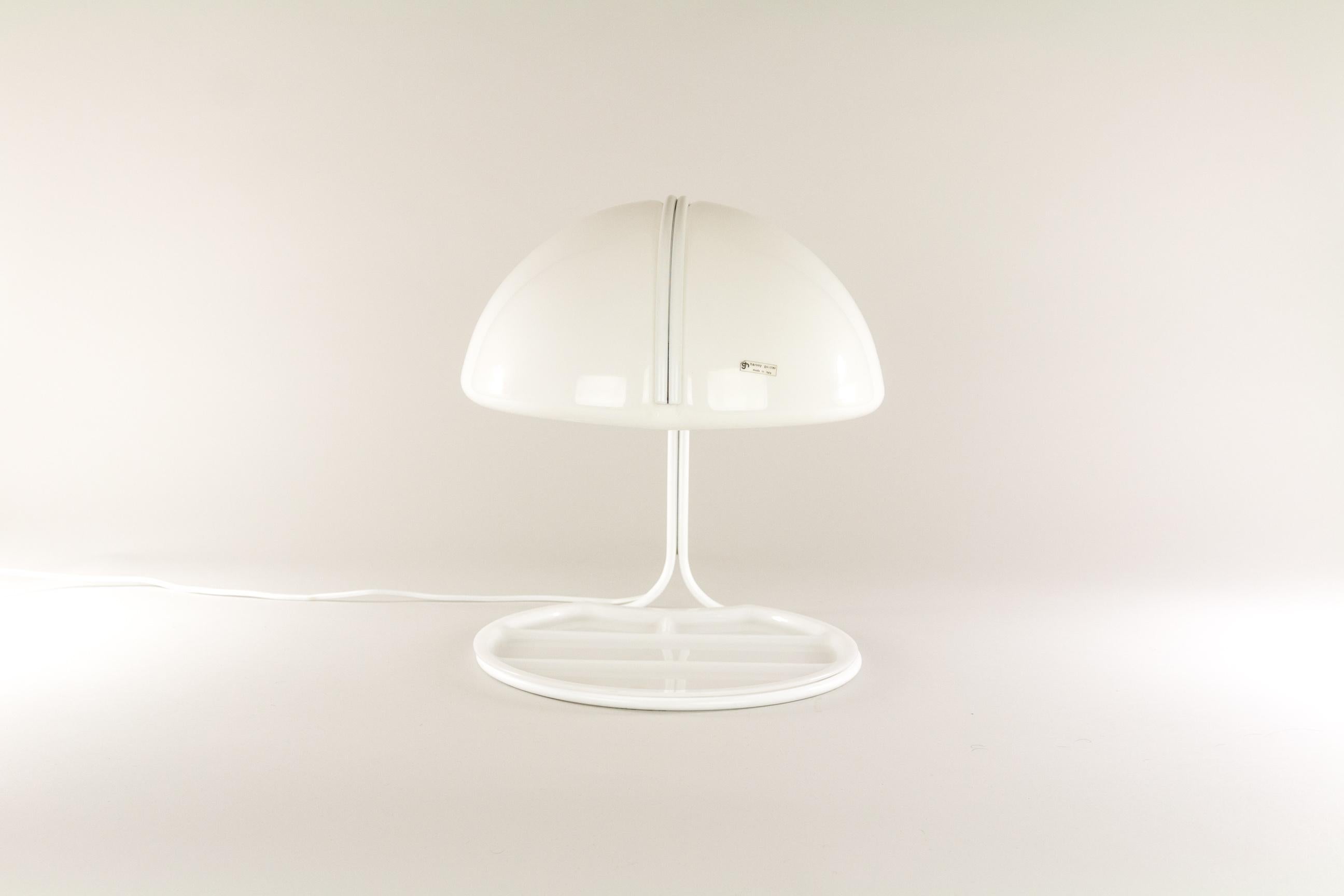 Pair of Conchiglia Desk Lamps by Massoni and Buttura for Harvey Guzzini, 1960s In Good Condition In Rotterdam, NL