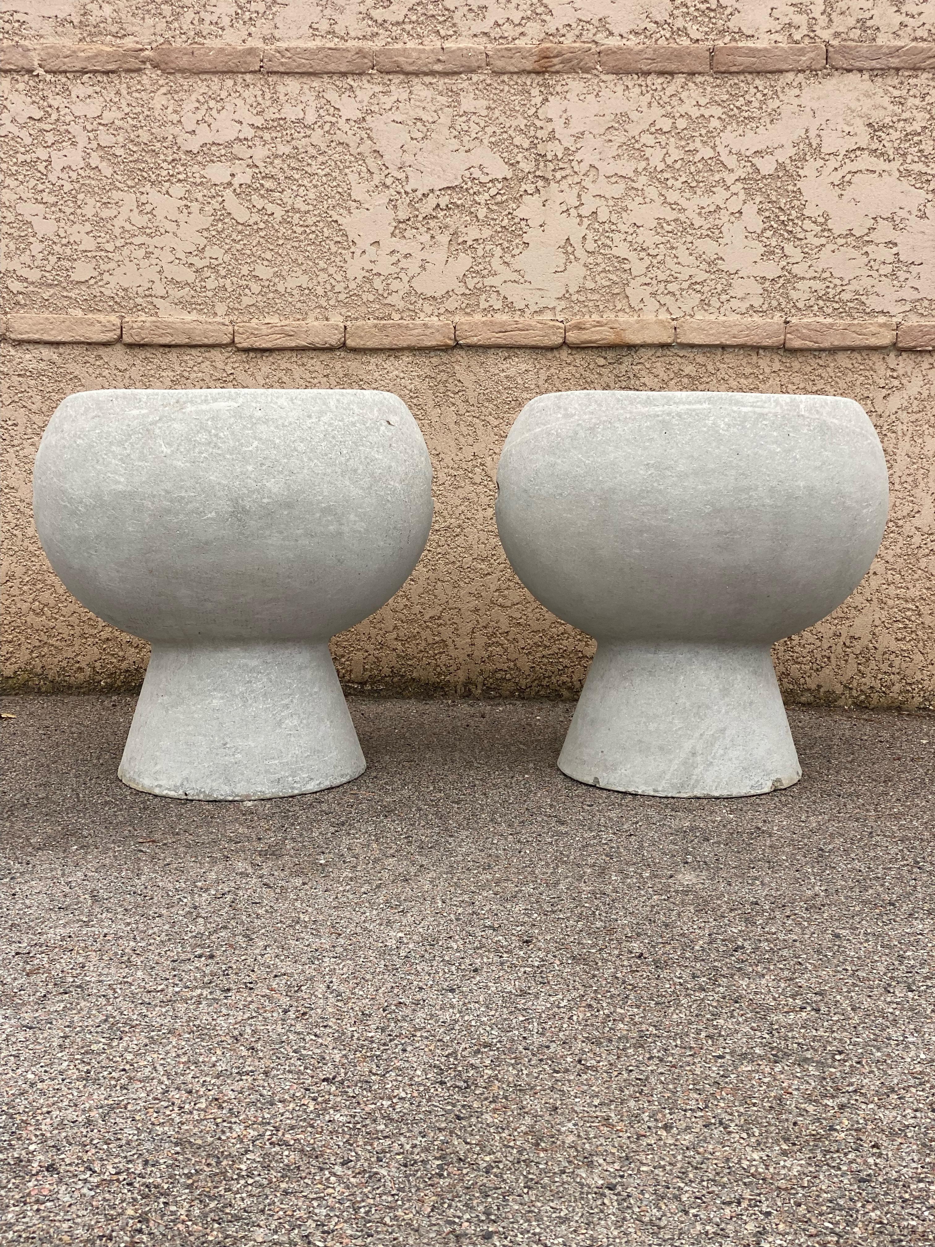 Pair of Concrete Ball Armchairs, Design by Willy Guhl, 1960s In Good Condition For Sale In leucate, FR