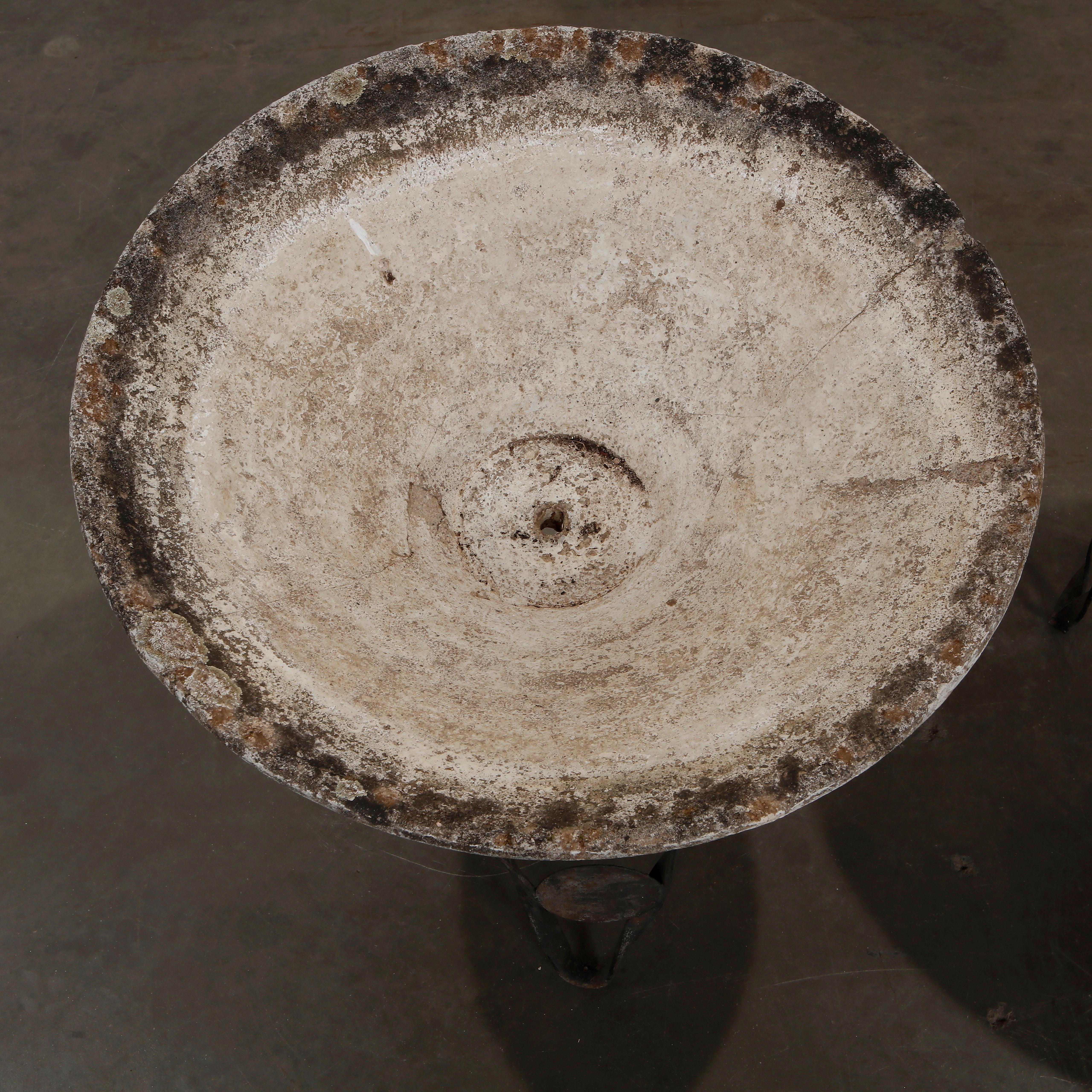Pair of Concrete Conical Planters on Stands, France, 1960s In Good Condition For Sale In Gardena, CA