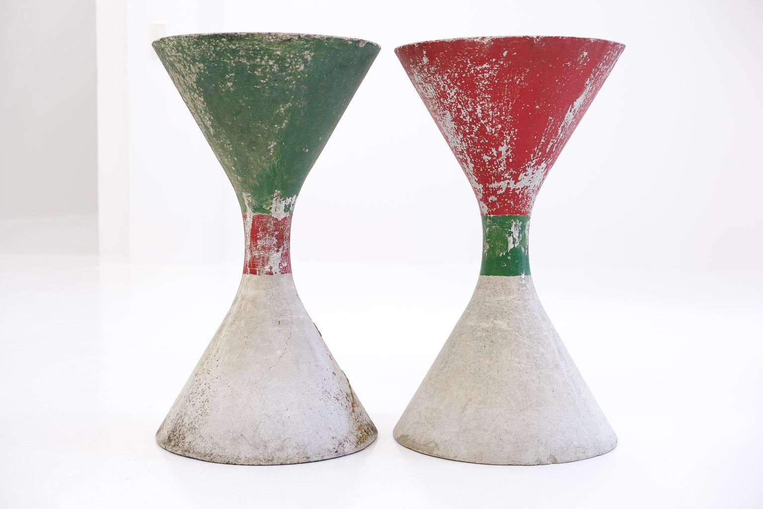 Late 20th Century Pair of concrete Diabolo Planters by Willy Guhl with charming painting For Sale