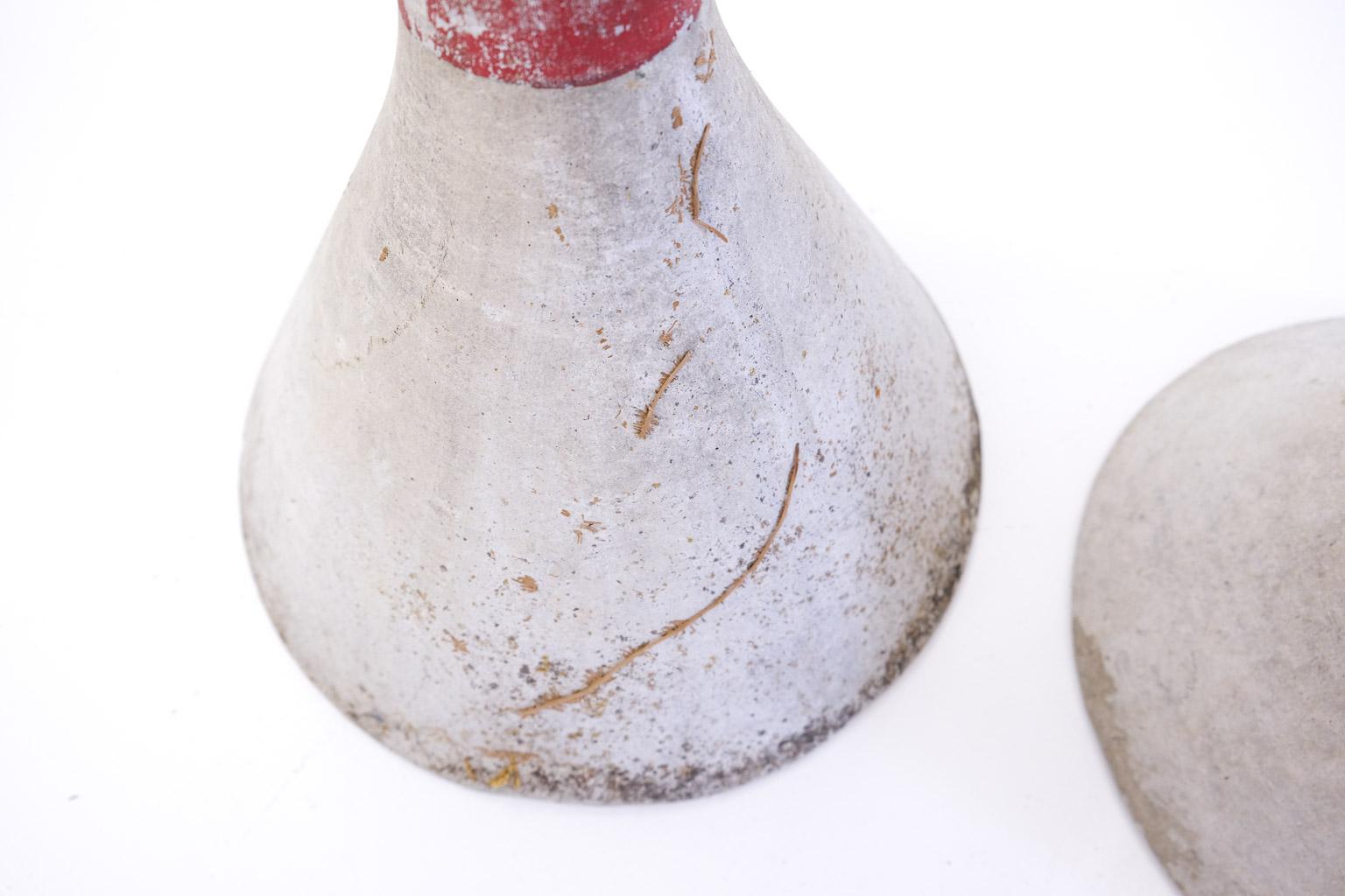Concrete Pair of concrete Diabolo Planters by Willy Guhl with charming painting For Sale