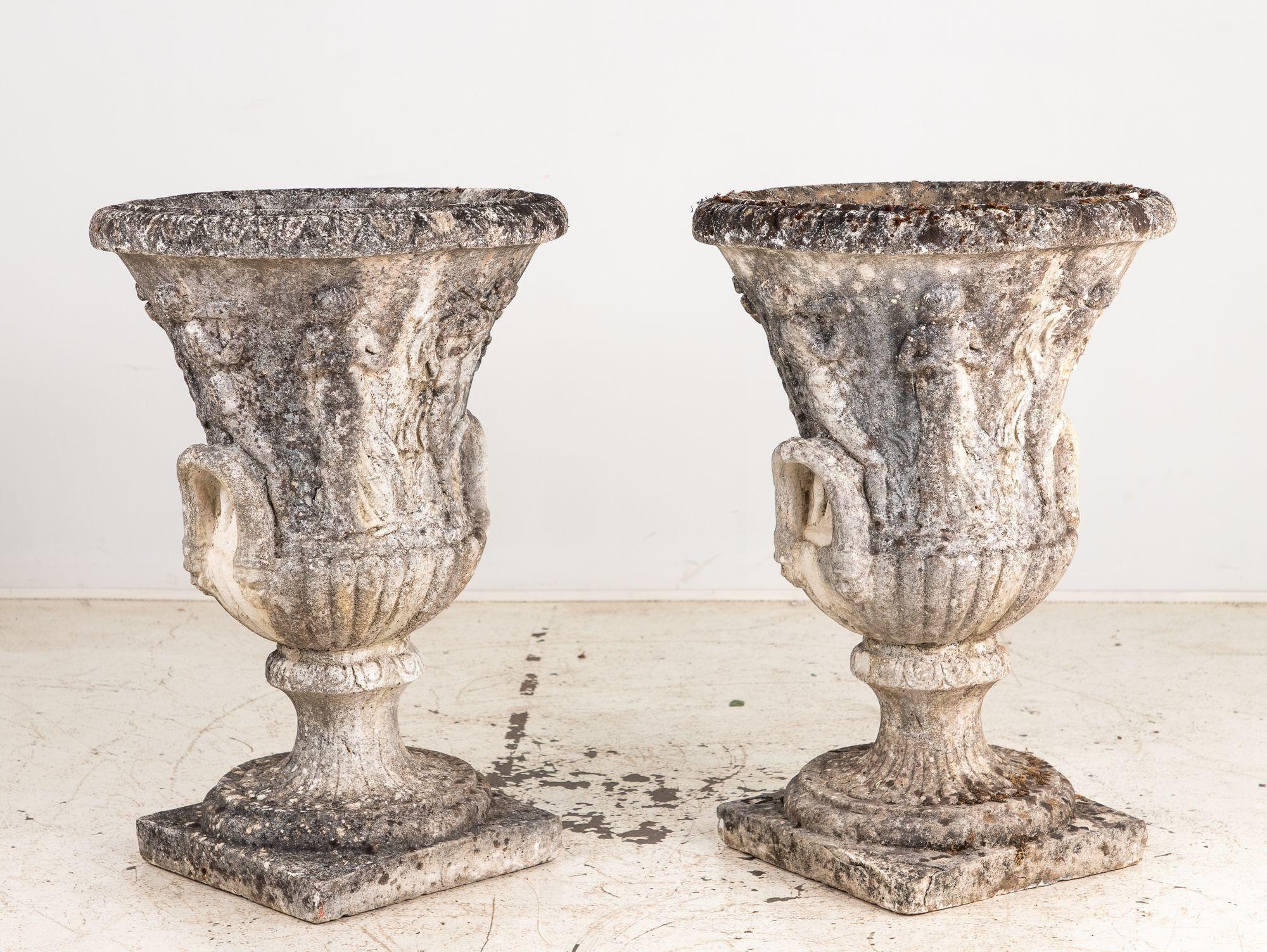 Paire d'urnes de jardin de style néoclassique en béton, Angleterre, début du 20e siècle en vente 3