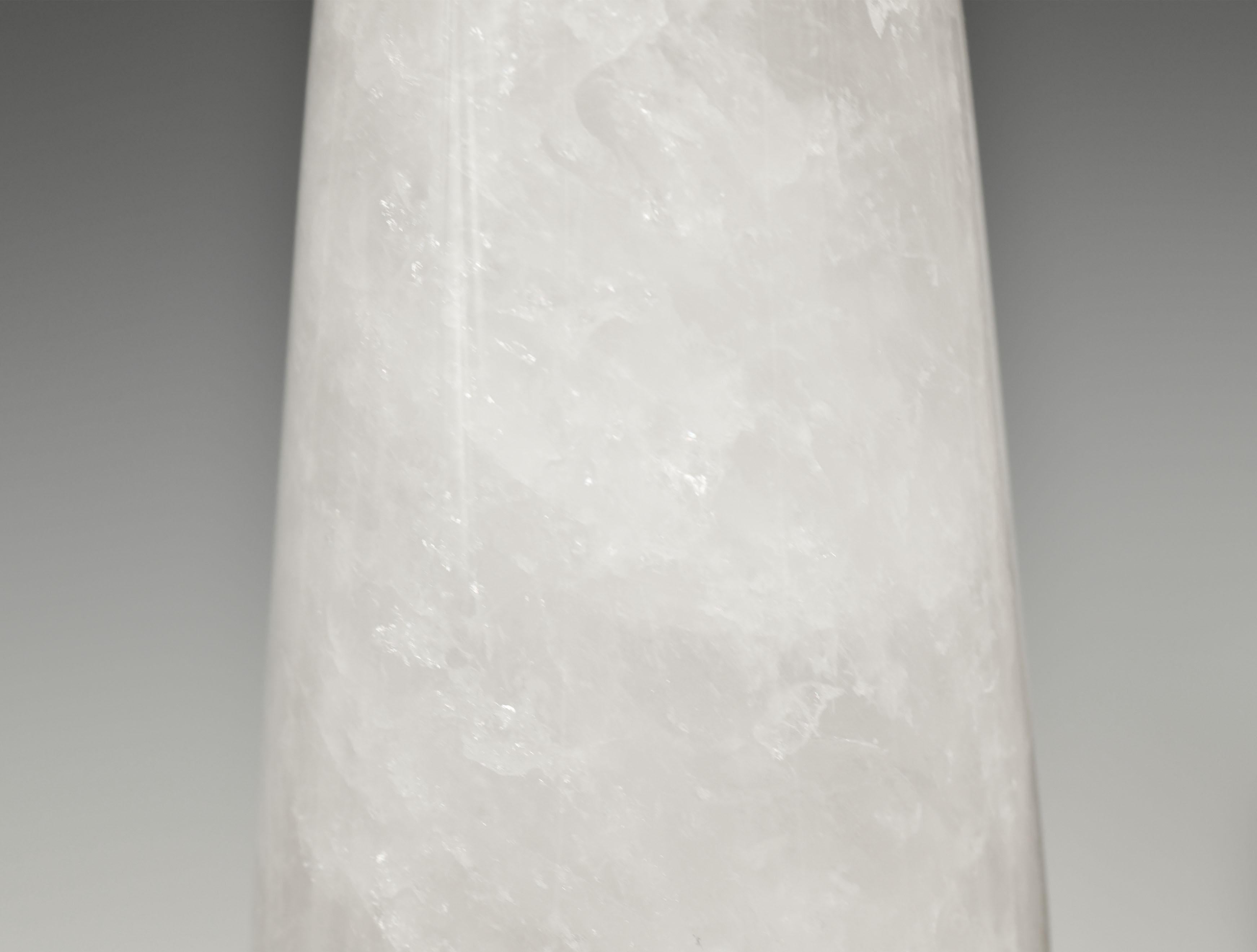 XXI secolo e contemporaneo Coppia di lampade in cristallo di rocca a forma di cono di Phoenix in vendita