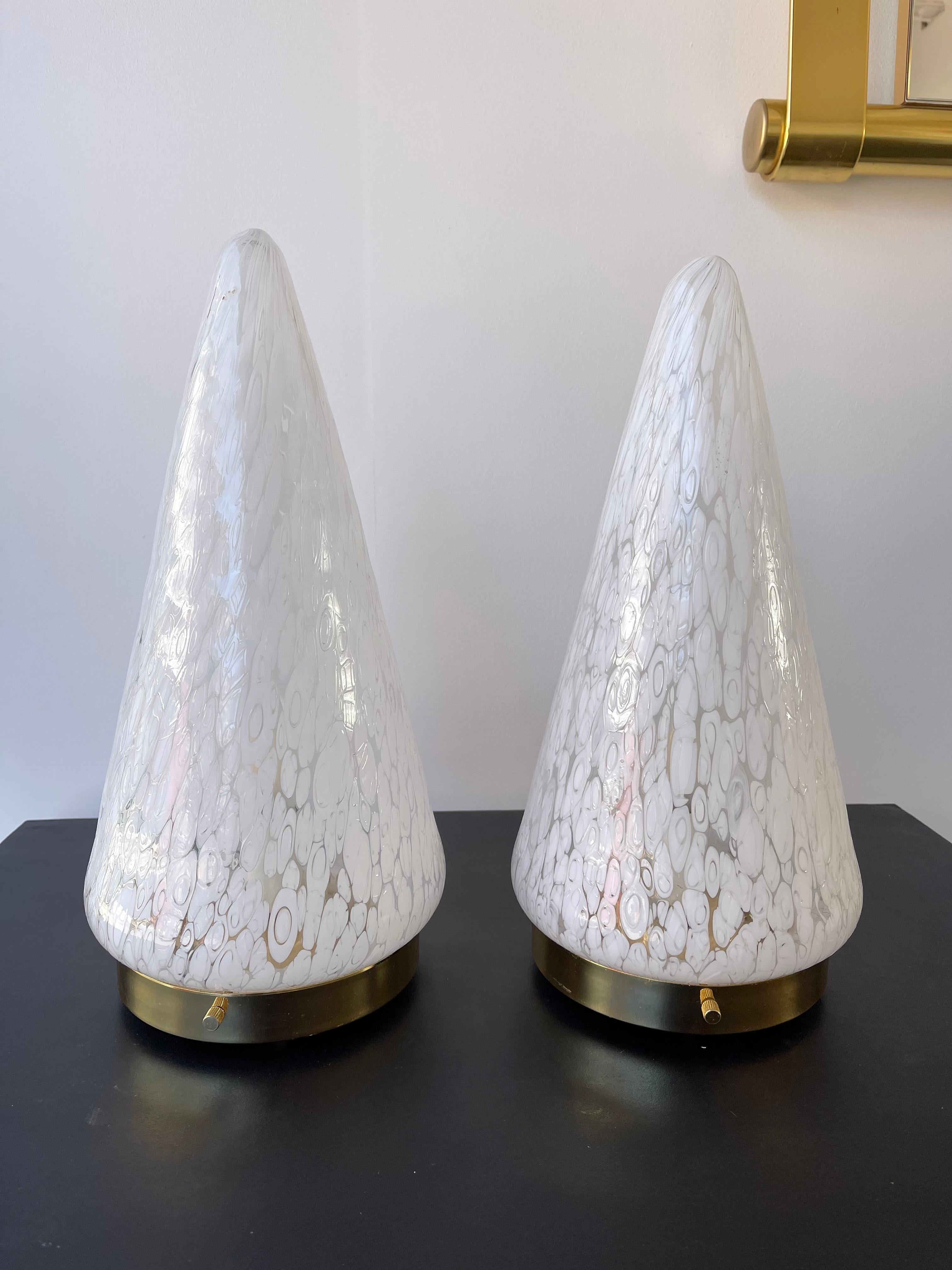 Paire de lampes cônes en verre de Murano et laiton par Esperia. Italie, 1970 en vente 4