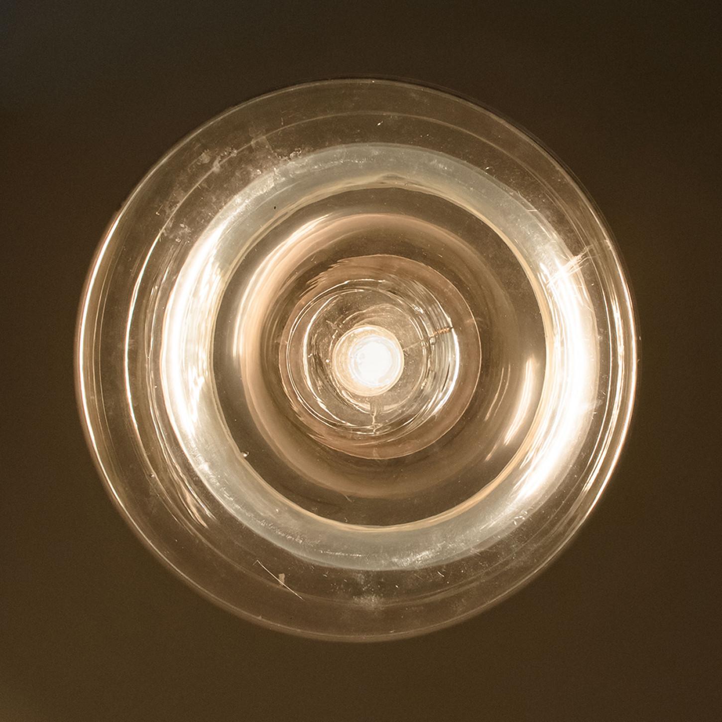 Paar Kegelförmige Pendelleuchten aus Messing und klarem Glas von Limburg im Angebot 5