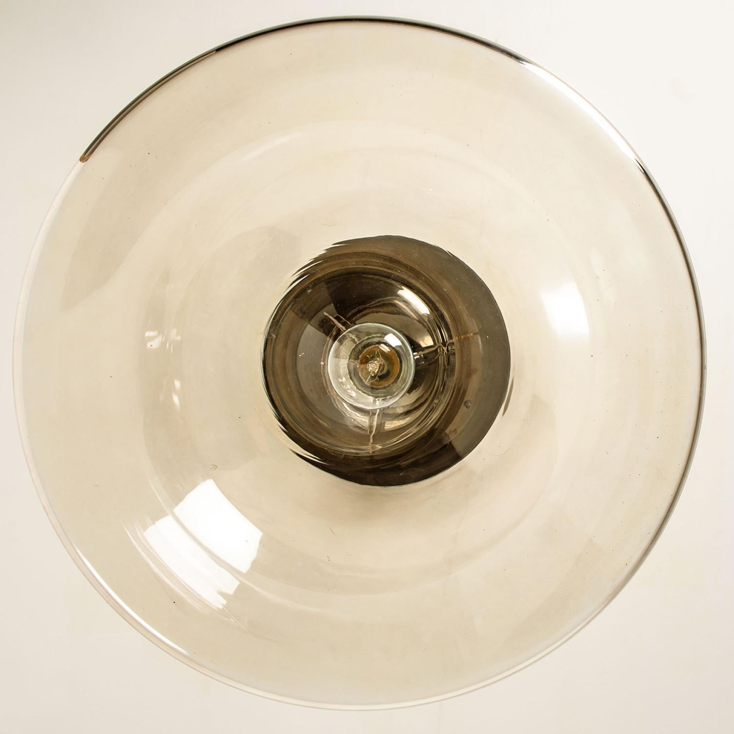 Paar Kegelförmige Pendelleuchten aus Messing und klarem Glas von Limburg (Deutsch) im Angebot