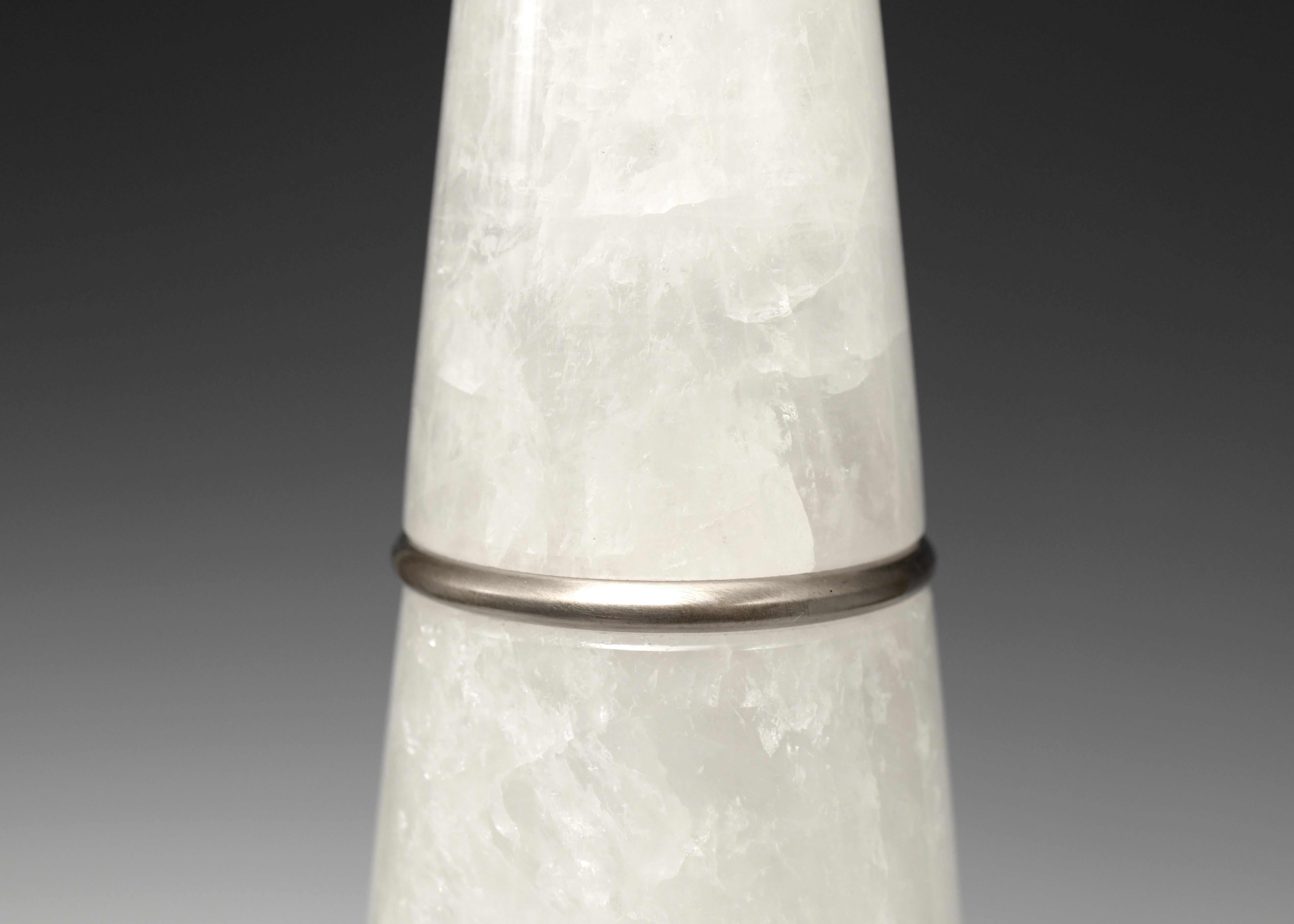 Paire de lampes en quartz et cristal de roche en forme de cône Excellent état - En vente à New York, NY