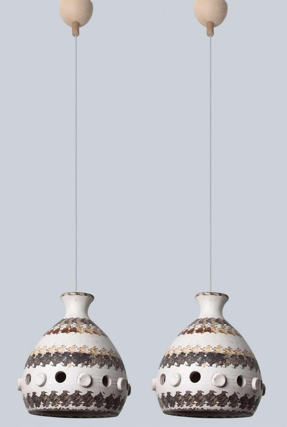 Coppia di lampade a sospensione a cono in ceramica bianca, marrone e beige, Danimarca, 1970 in vendita 5