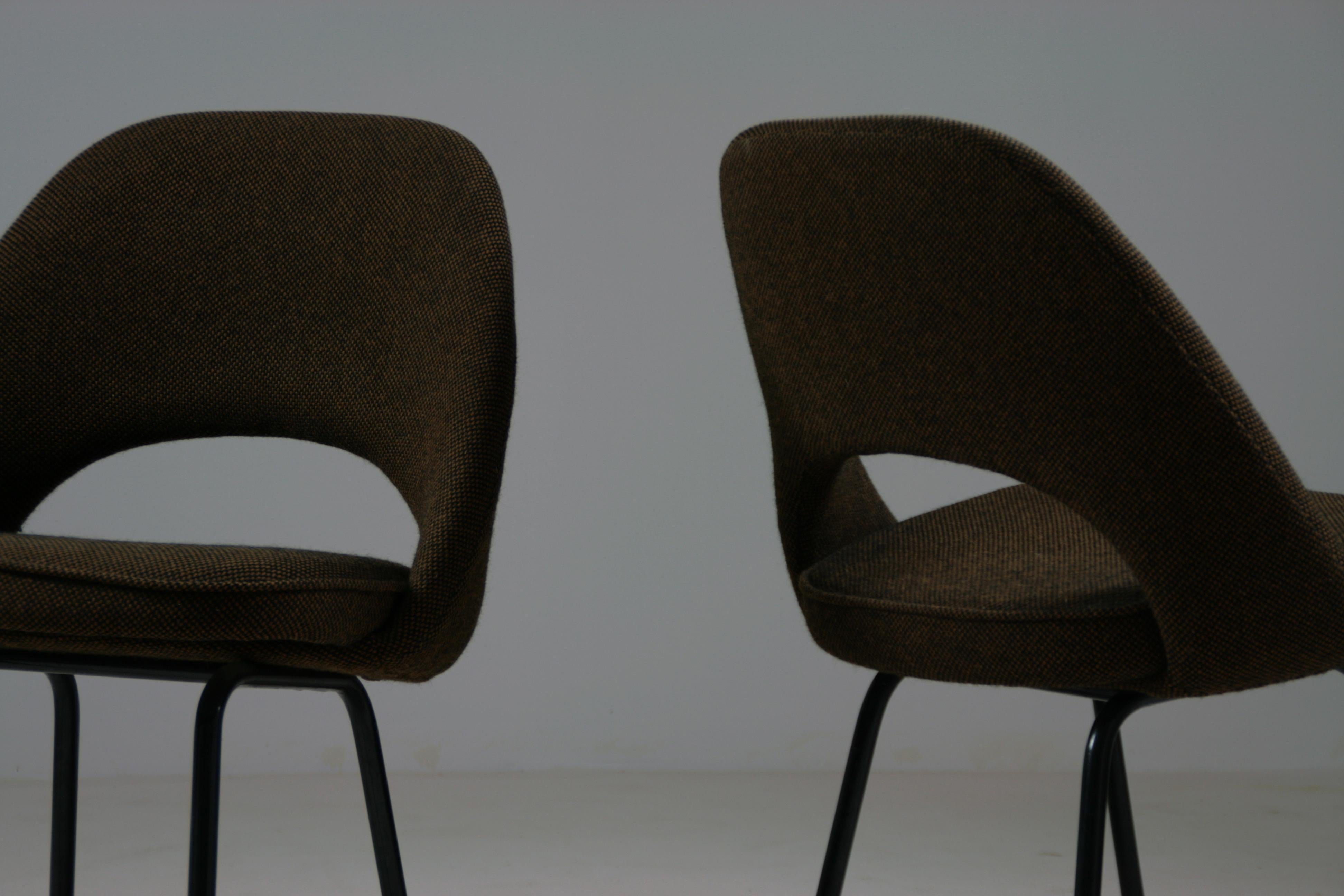 Tissu d'ameublement Paire de chaises de conférence d'Eero Saarinen, Knoll International, 1960