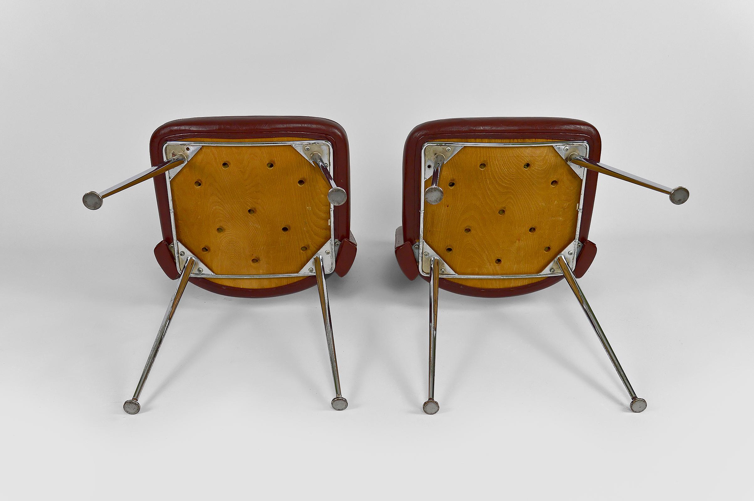 Konferenzstühle aus Chrom und Leder, um 1960, Paar im Angebot 10