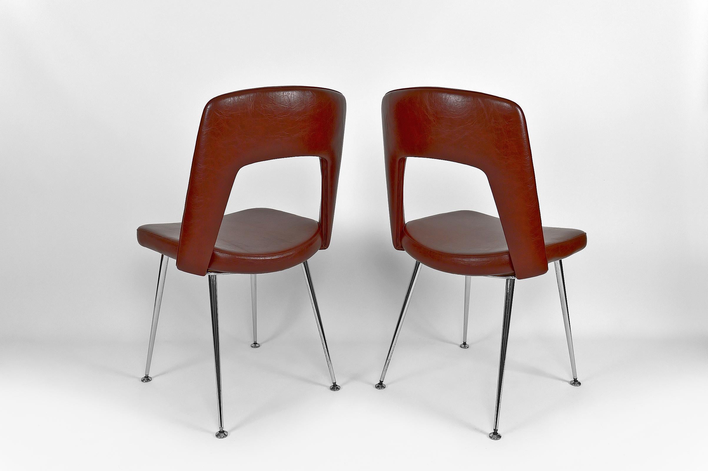 Mid-20th Century Pair of Conference Chairs in Chrome and Leatherette, circa 1960 For Sale