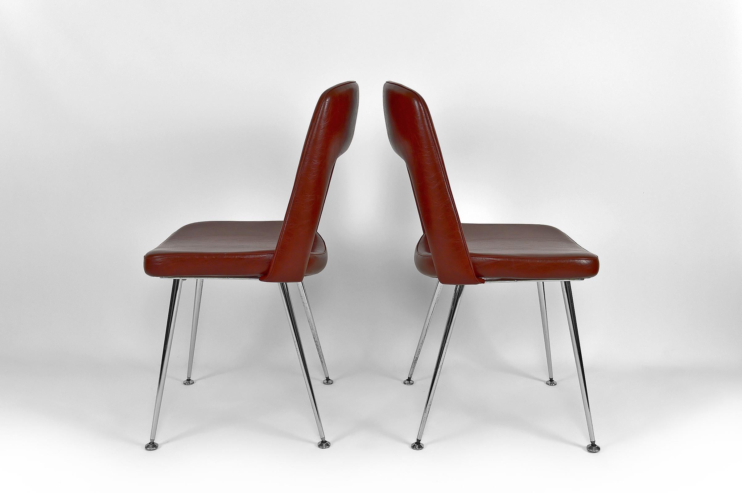 Metal Pair of Conference Chairs in Chrome and Leatherette, circa 1960 For Sale