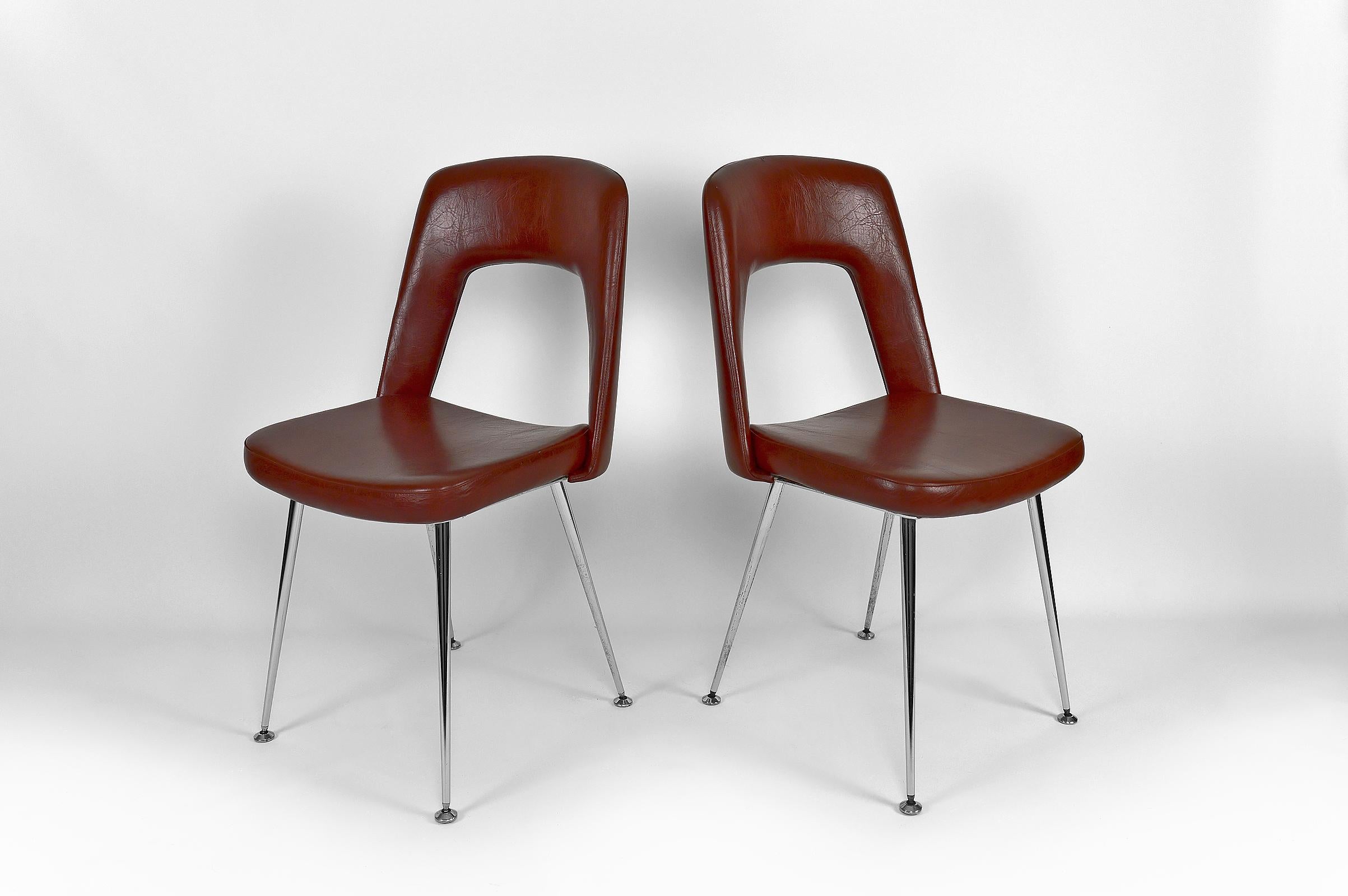 Pair of Conference Chairs in Chrome and Leatherette, circa 1960 For Sale 1