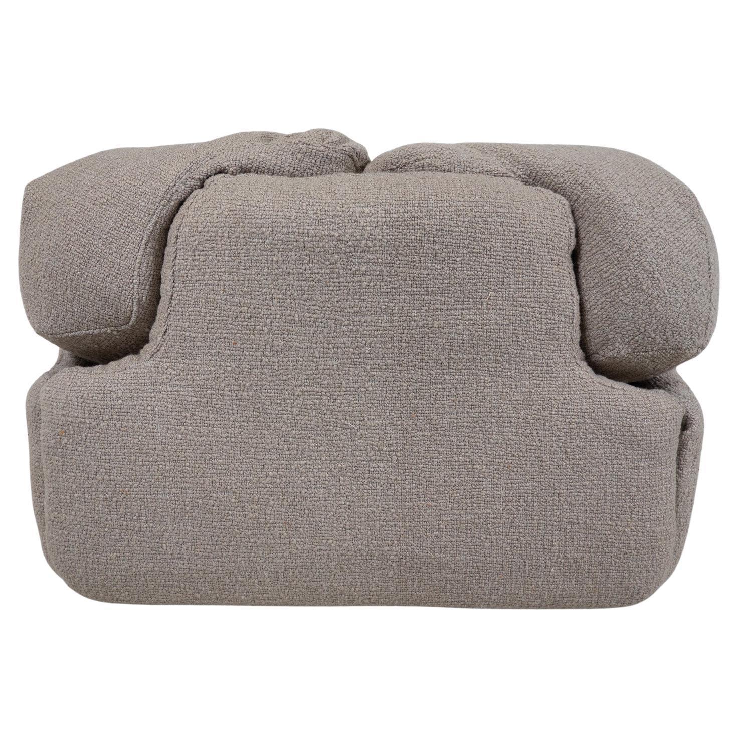 Pair of Confidential Armchairs by Alberto Rosselli Saporiti, Beige Boucle Fabric, Italy, 1970s - New Upholstery