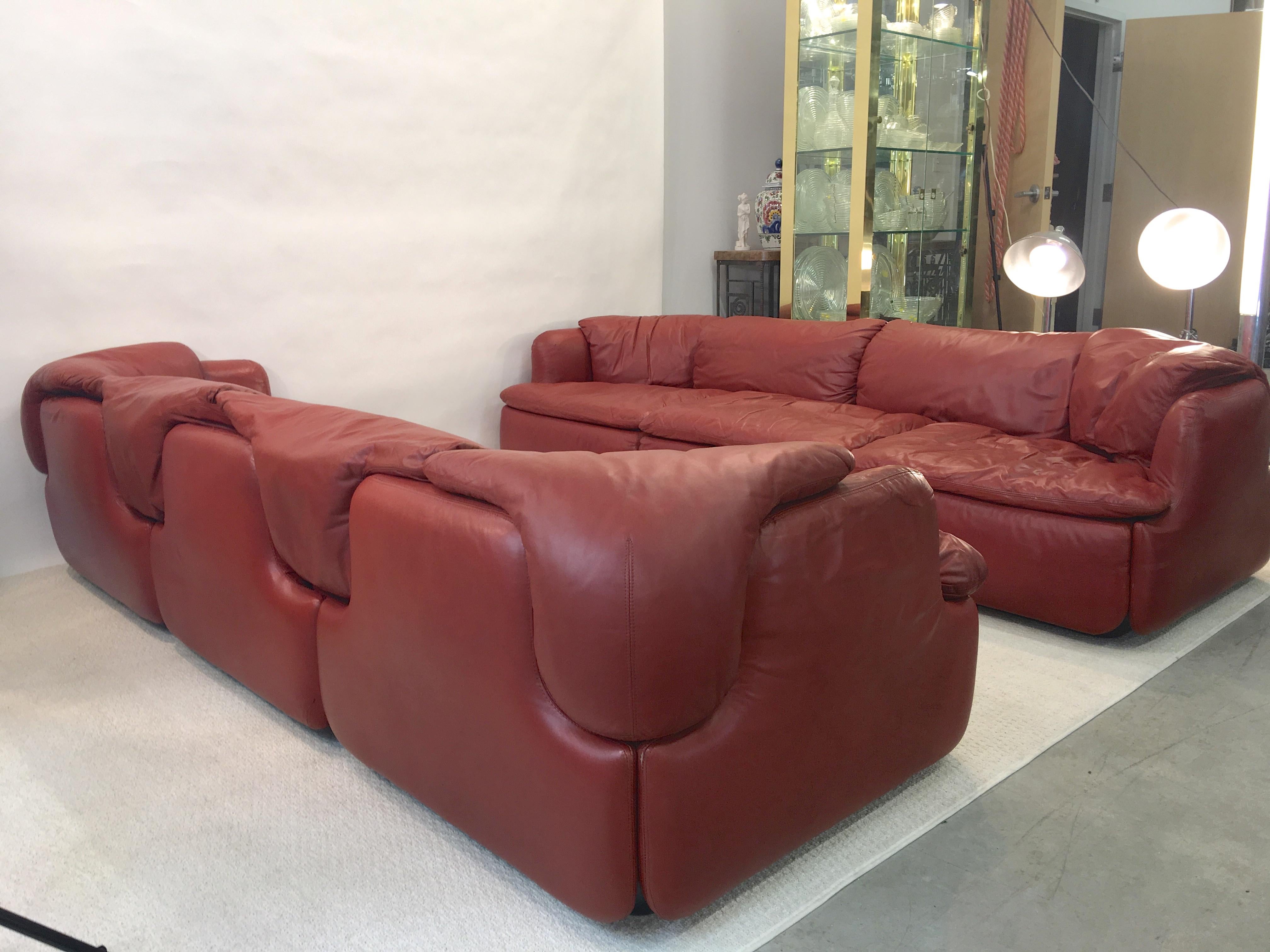 „Confidential“ Leder-Sofa und Loungesessel „Confidential“ von Alberto Rosselli für Saporiti (Ende des 20. Jahrhunderts) im Angebot