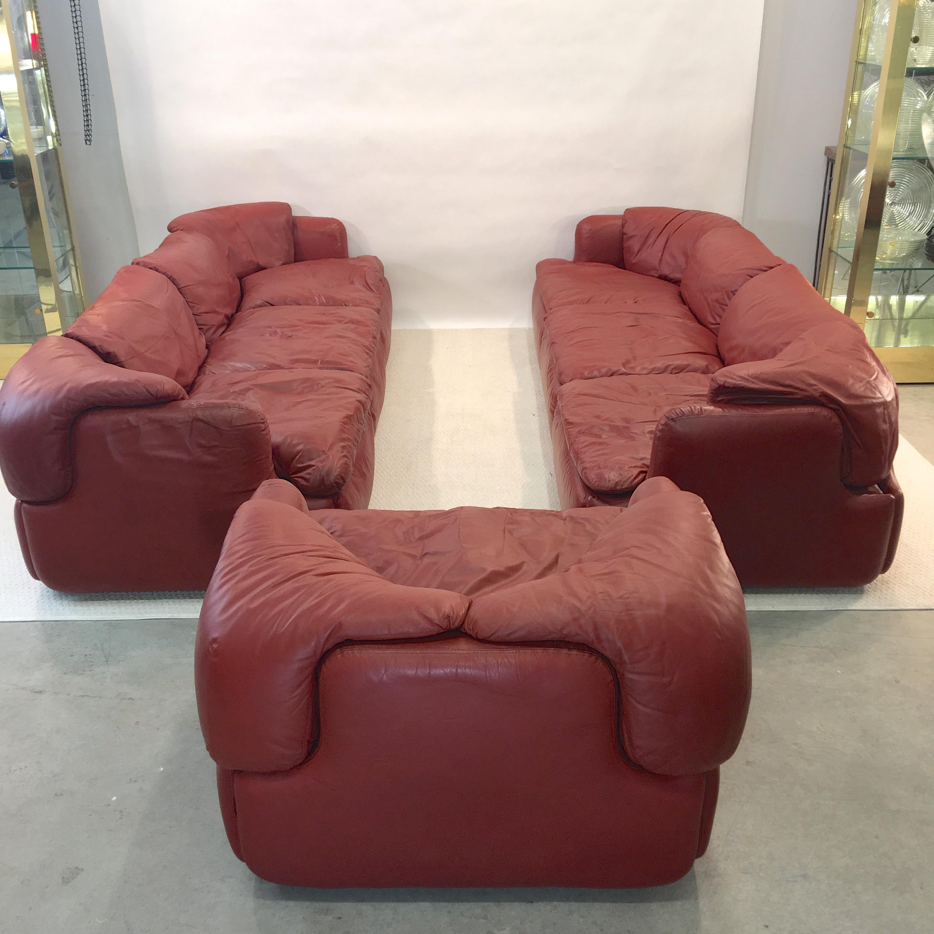 „Confidential“ Leder-Sofa und Loungesessel „Confidential“ von Alberto Rosselli für Saporiti im Angebot 1