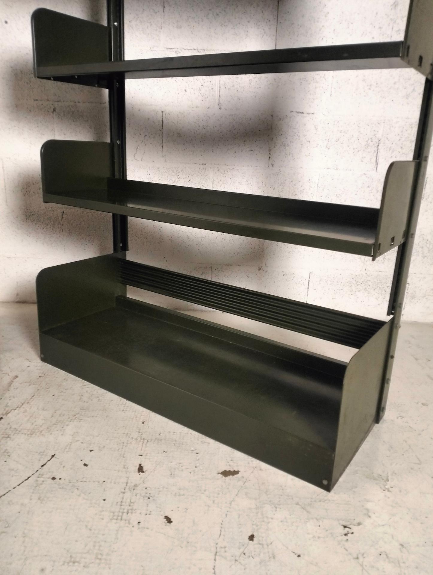 Pareja de librerías de metal verde oliva 