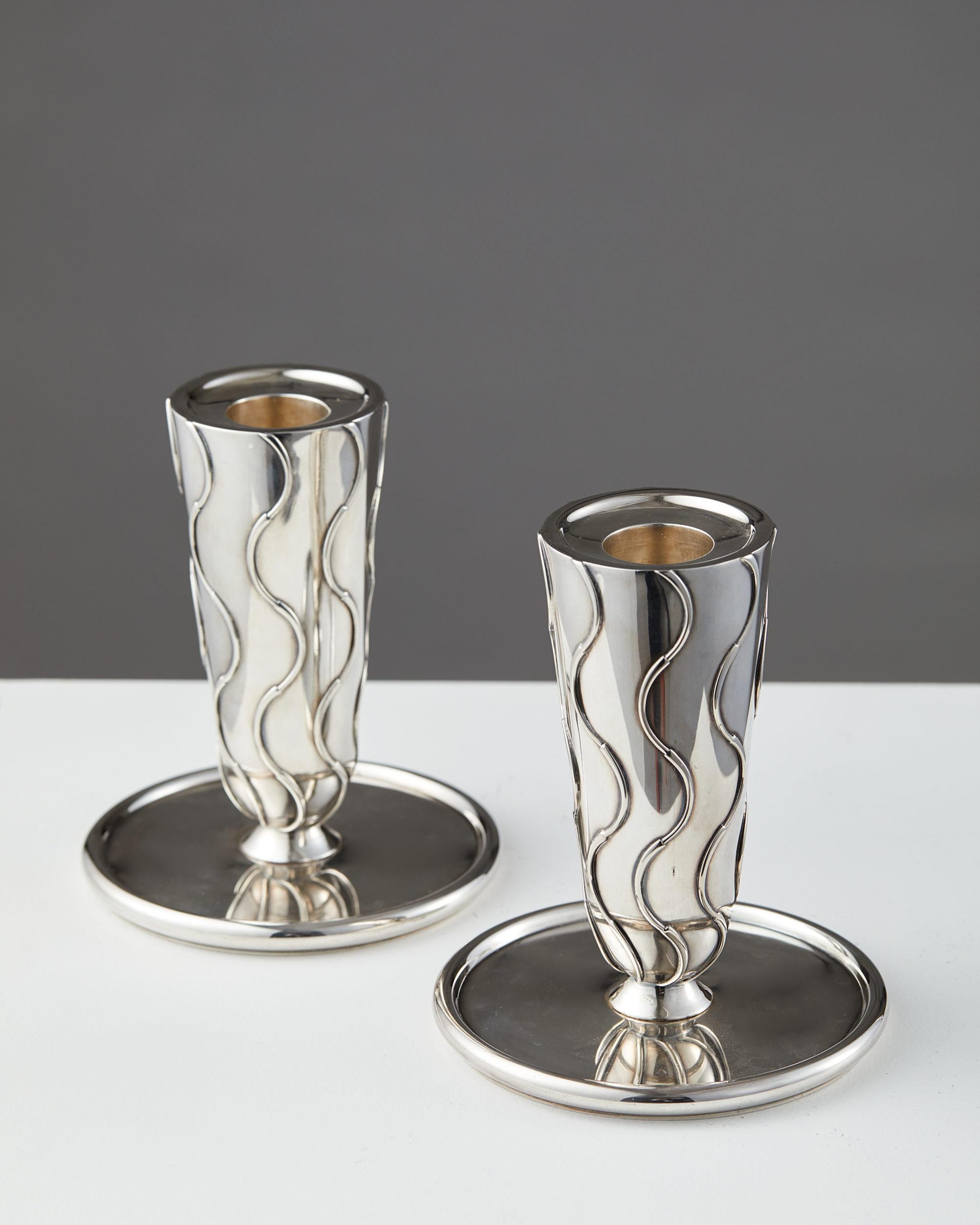 Pair of conical candleholders designed by Svend Weihrauch, Denmark, 1930s.
Sterling silver.

Measures: H 15 cm/ 6