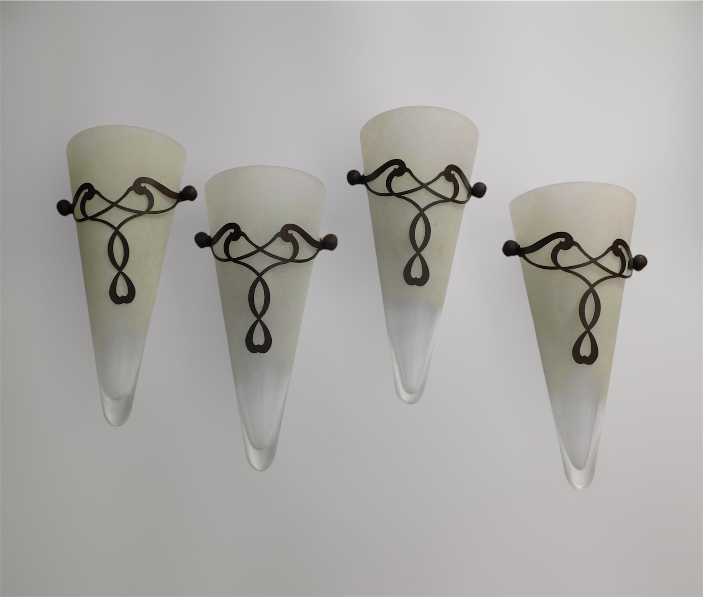 Pair of Conical Murano Sconces, 2 Pairs Available en vente 4