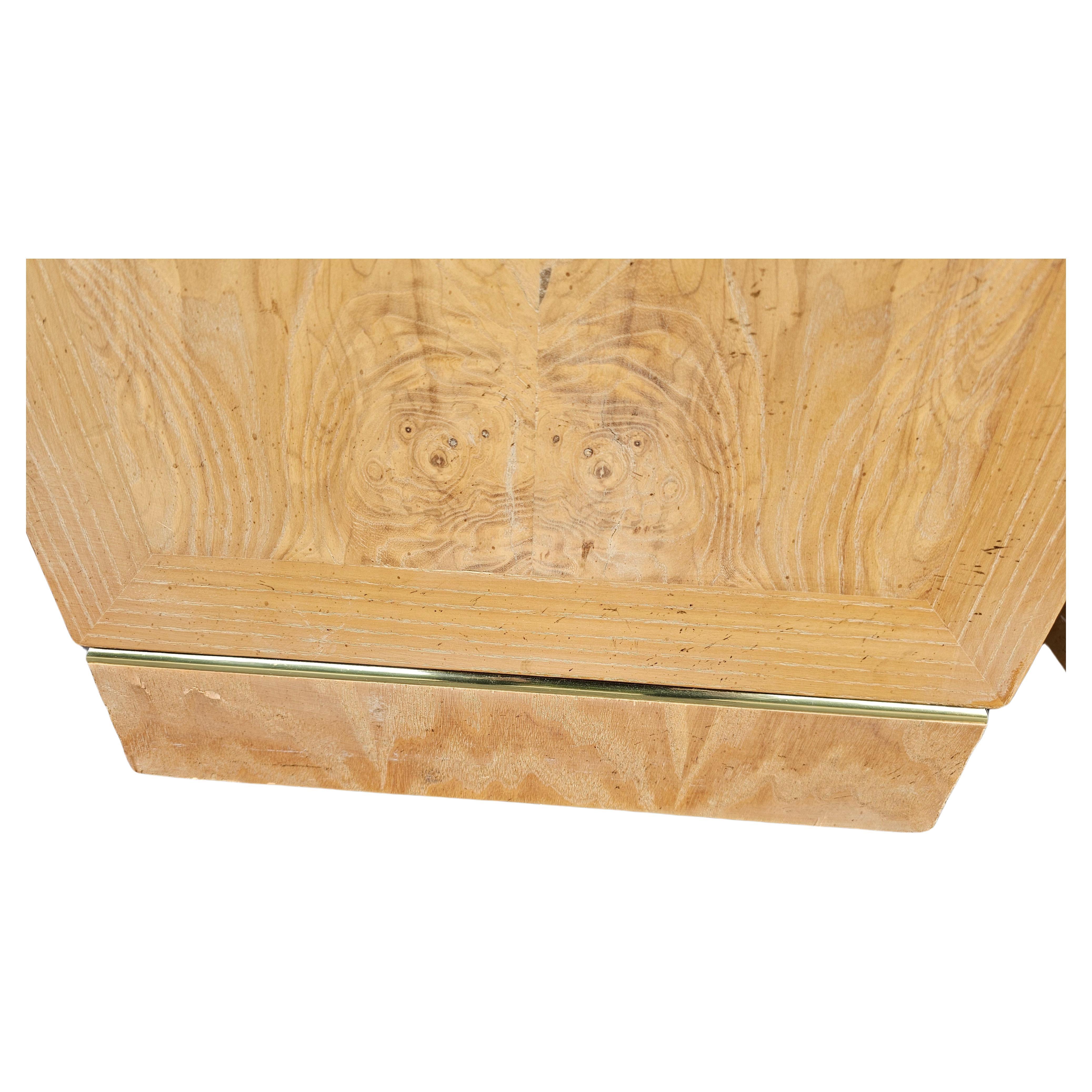 Par de pedestales/columnas de arce y latón Connoisseur By Heritage Burl en venta 2