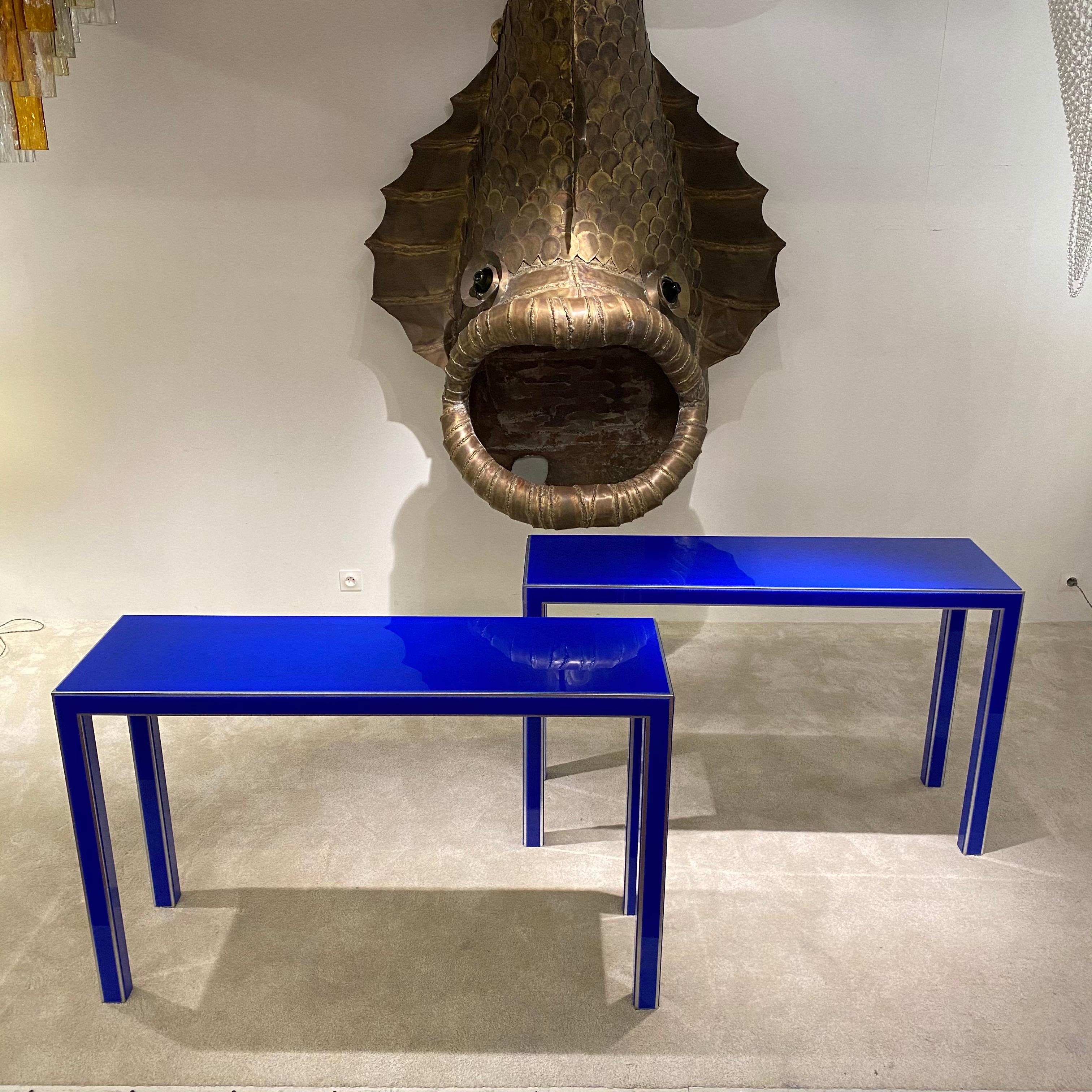 Pair of consoles by Alessandro Albrizzi (1934-1994), made of Lucite plates on aluminum structure, 1970s.
Beautiful Klein blue color.