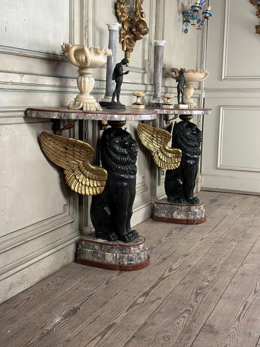 Pair of consoles, winged lions in gilded bronze and black patina, shelf and base in two-tone bronze breccia purple and antique red.
