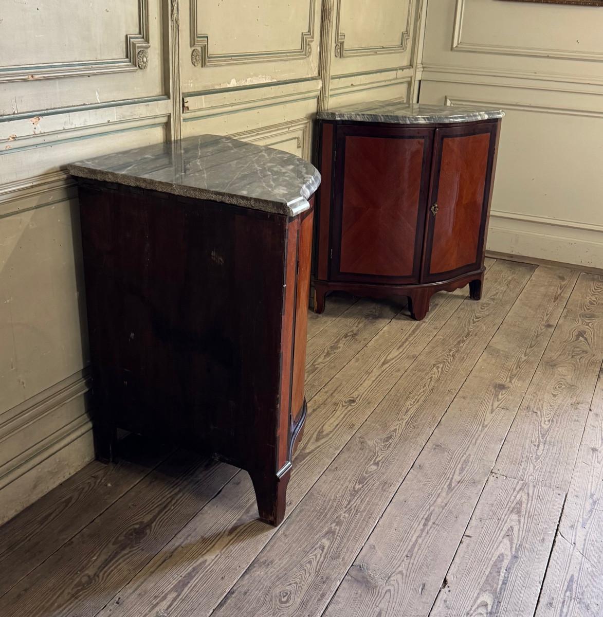 Francese Coppia di console, impiallacciatura di mogano e palissandro, marmo blu turchese, XVIII sec. in vendita