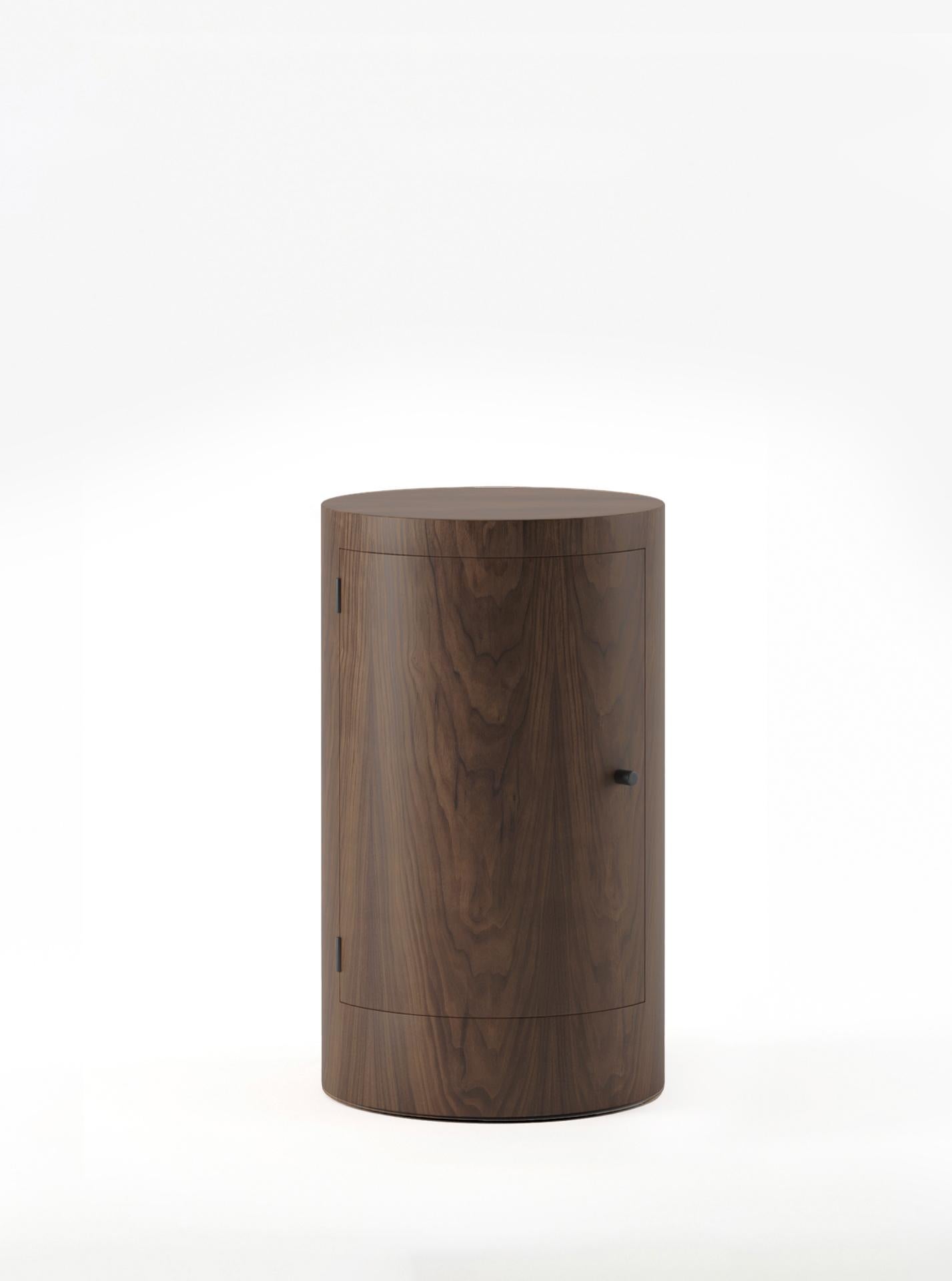 Pareja de Mesillas de Noche Constant en Nogal by Master for Lemon Siglo XXI y contemporáneo en venta