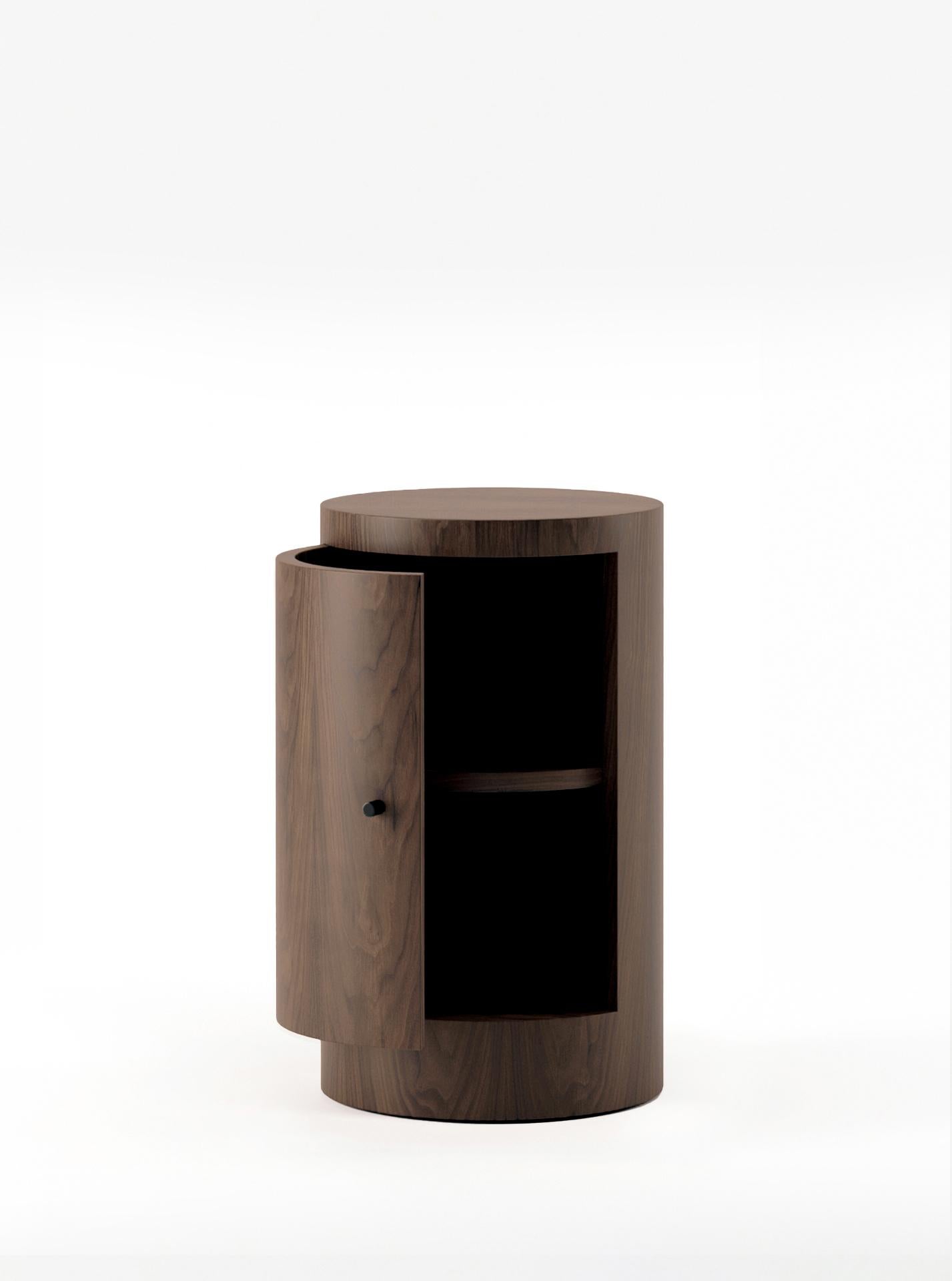 Pareja de Mesillas de Noche Constant en Nogal by Master for Lemon en venta 1