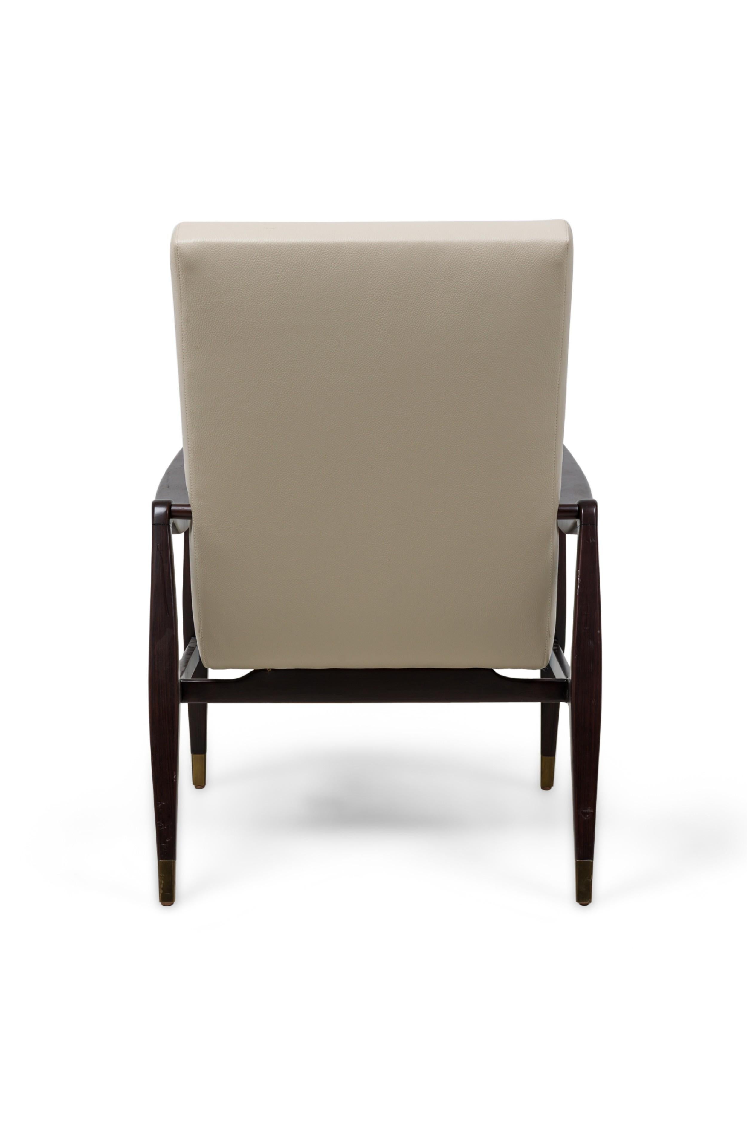 20th Century Pair of Contemporary American Beige Pebbled Leather Upholstered Armchairs For Sale